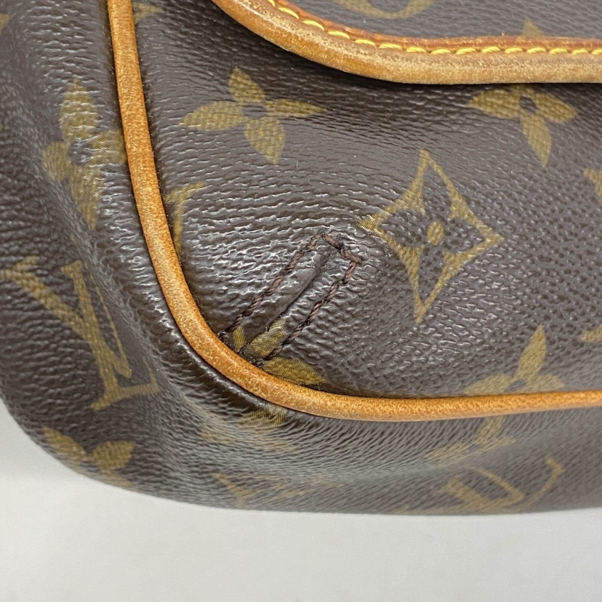 Louis Vuitton Brown Shoulder Bag (Pre-Owned)