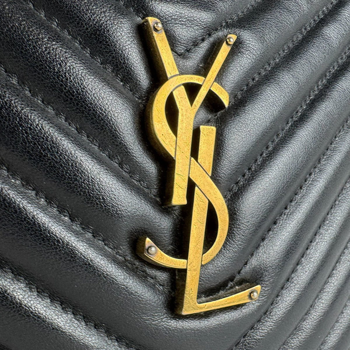 Saint Laurent Black Leather Shoulder Bag (Pre-Owned)