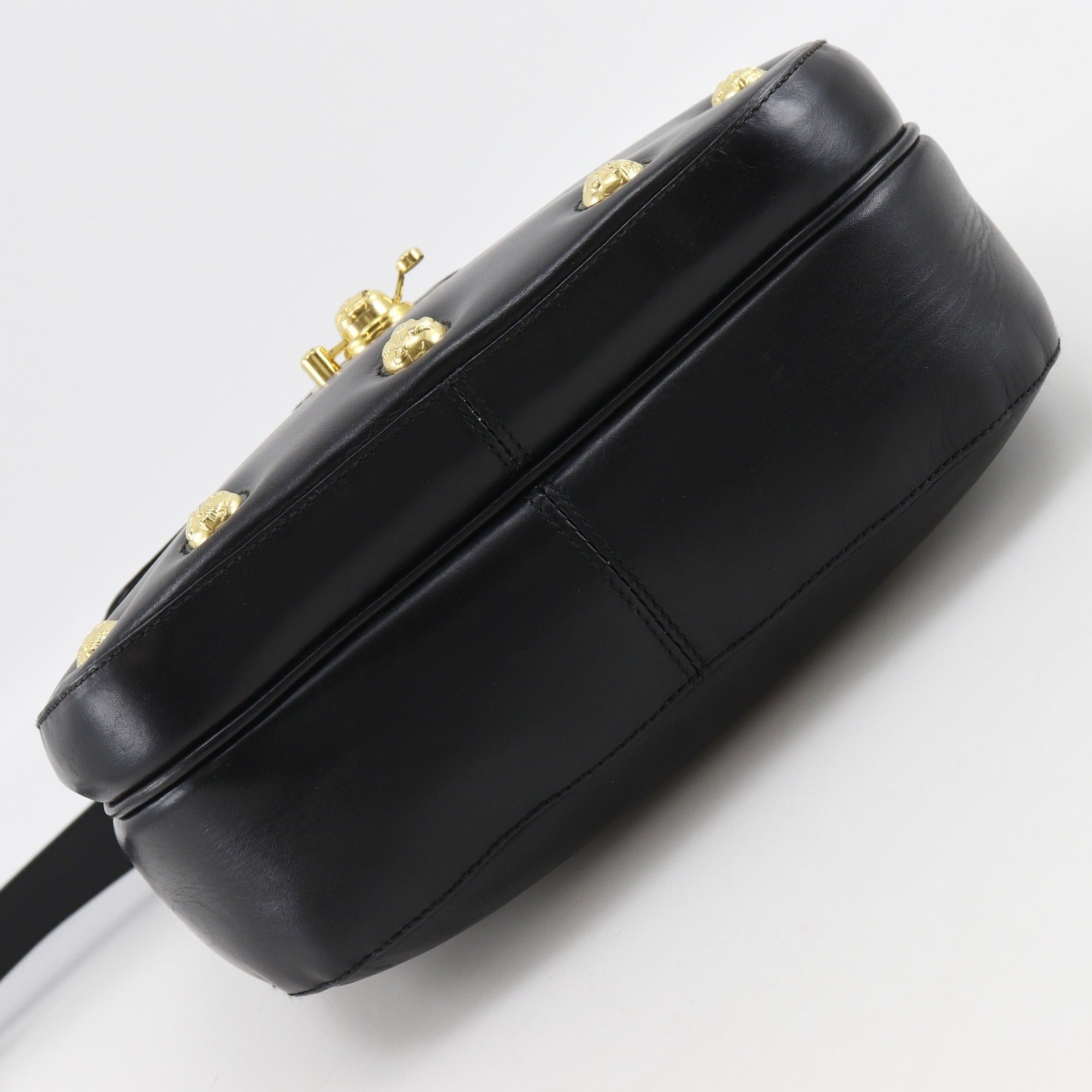Salvatore Ferragamo Black Leather Shoulder Bag (Pre-Owned)