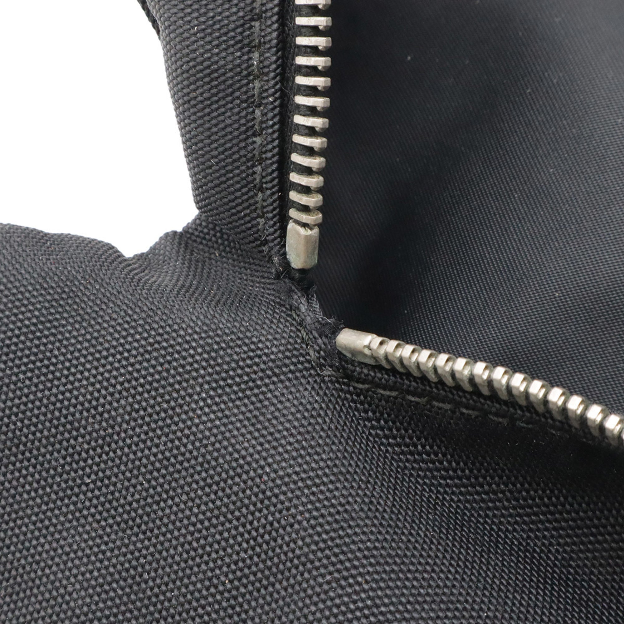 Gucci Black Nylon Canvas Sling Bag (Pre-Owned)