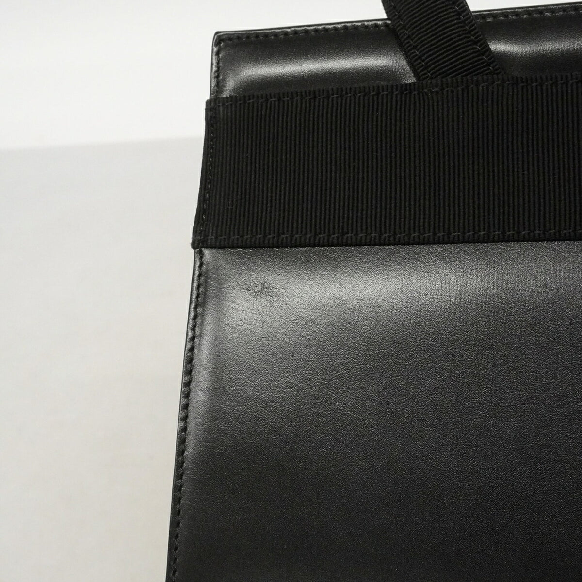 Salvatore Ferragamo Black Leather Handbag (Pre-Owned)