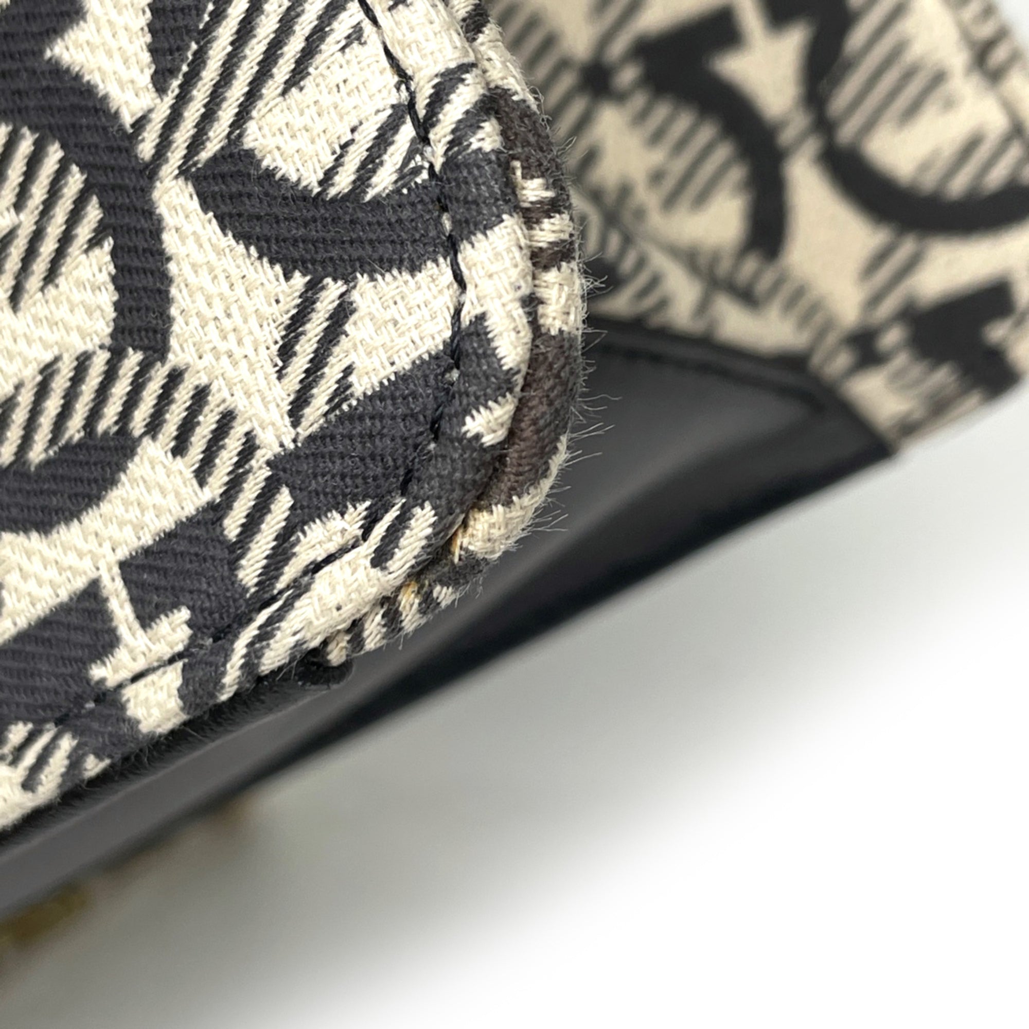 Salvatore Ferragamo Black Ivory Canvas Leather Shoulder Bag (Pre-Owned)