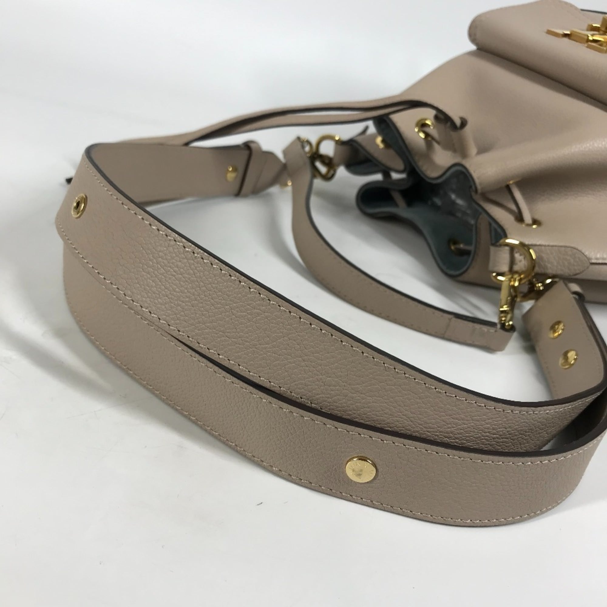 Louis Vuitton Beige Sand Leather Handbag Shoulder Bag (Pre-Owned)