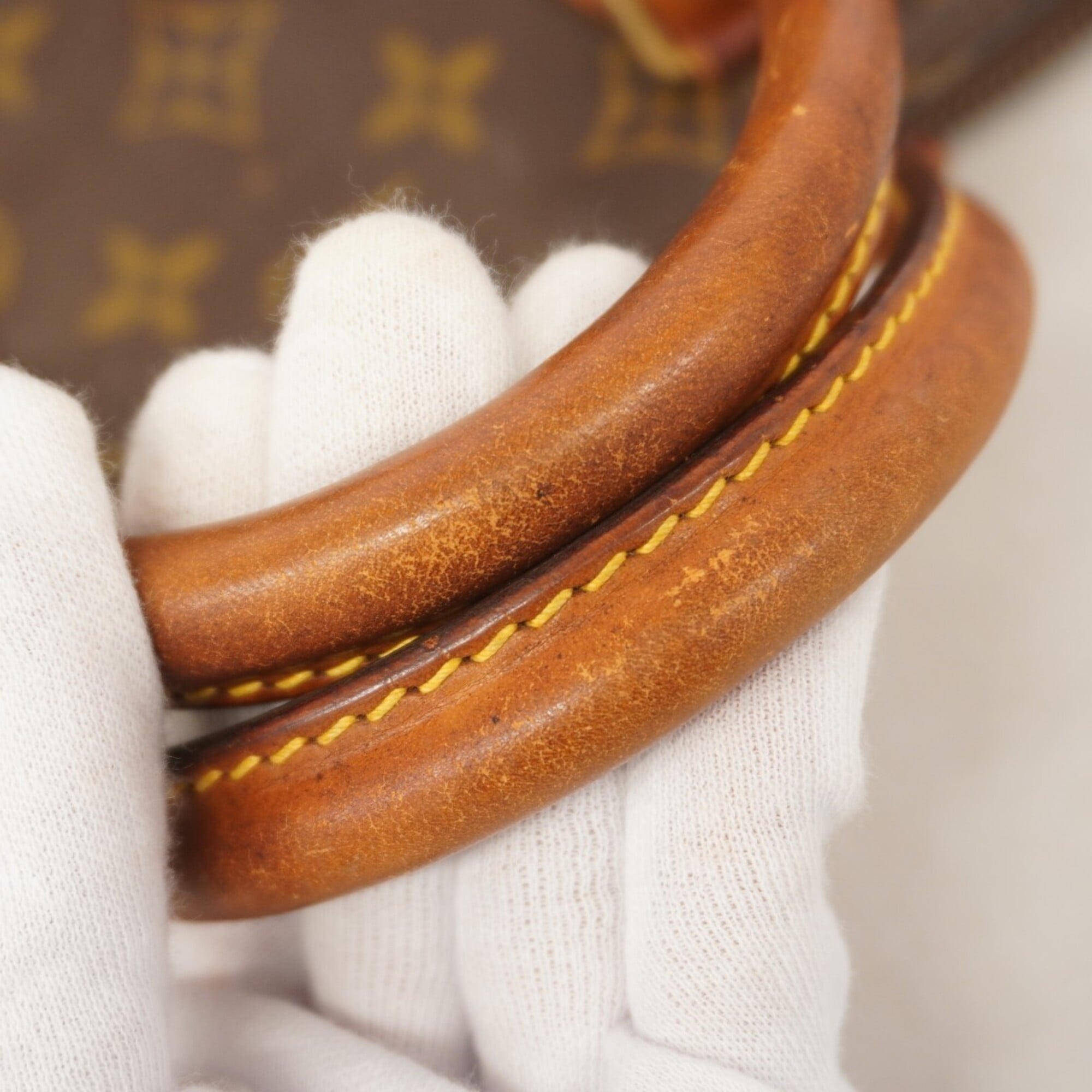 Louis Vuitton Brown Handbag (Pre-Owned)