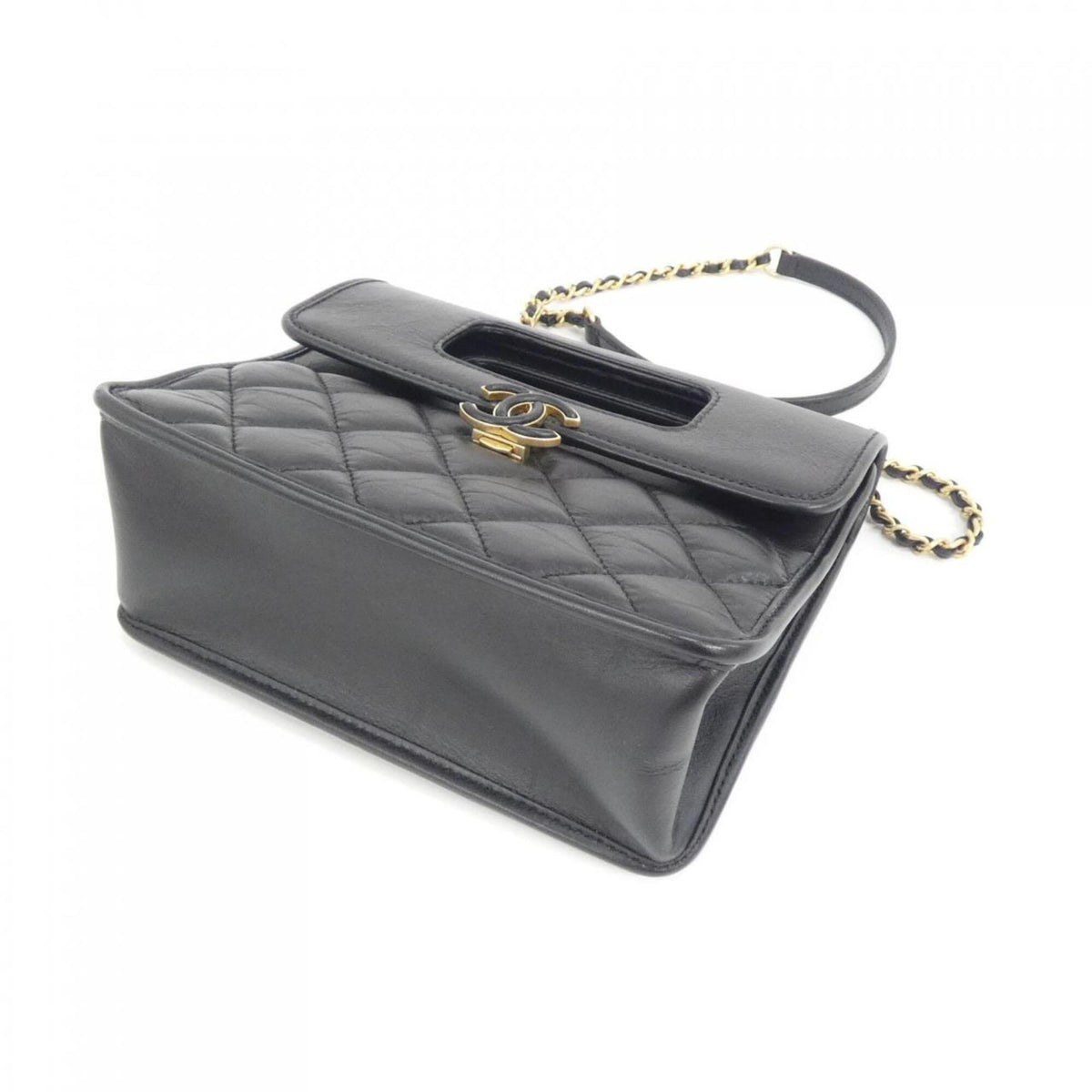 Chanel Black Leather Shoulder Bag (Pre-Owned)