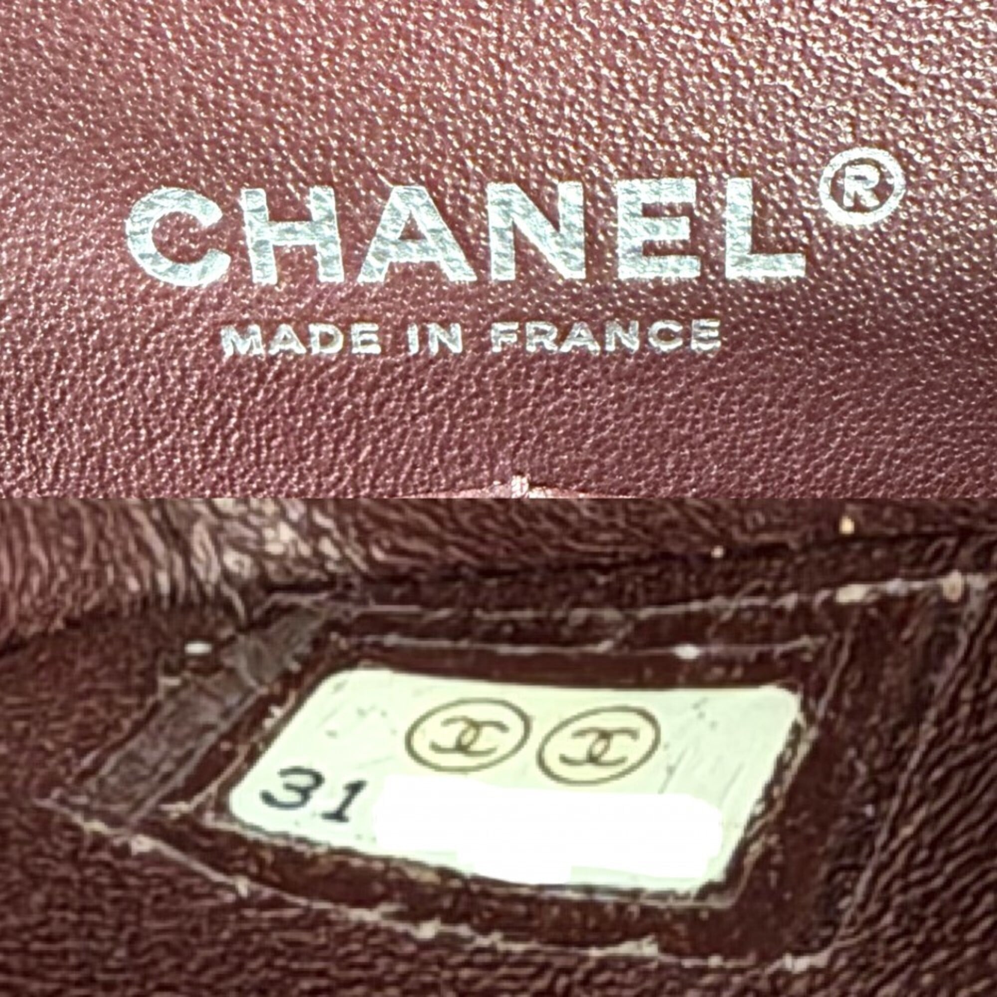 Chanel Black White Grained Calfskin Shoulder Bag (Pre-Owned)