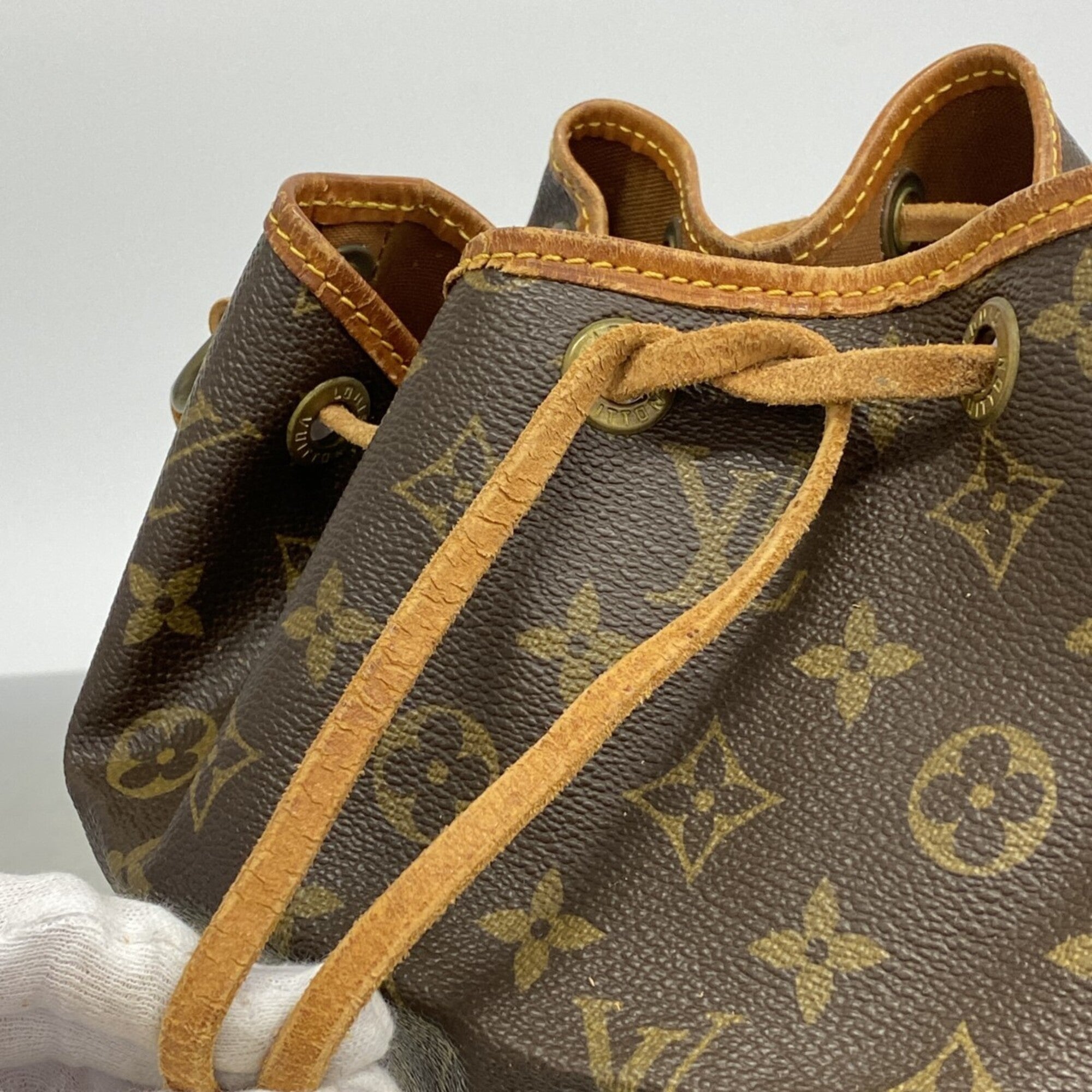 Louis Vuitton Brown Shoulder Bag (Pre-Owned)