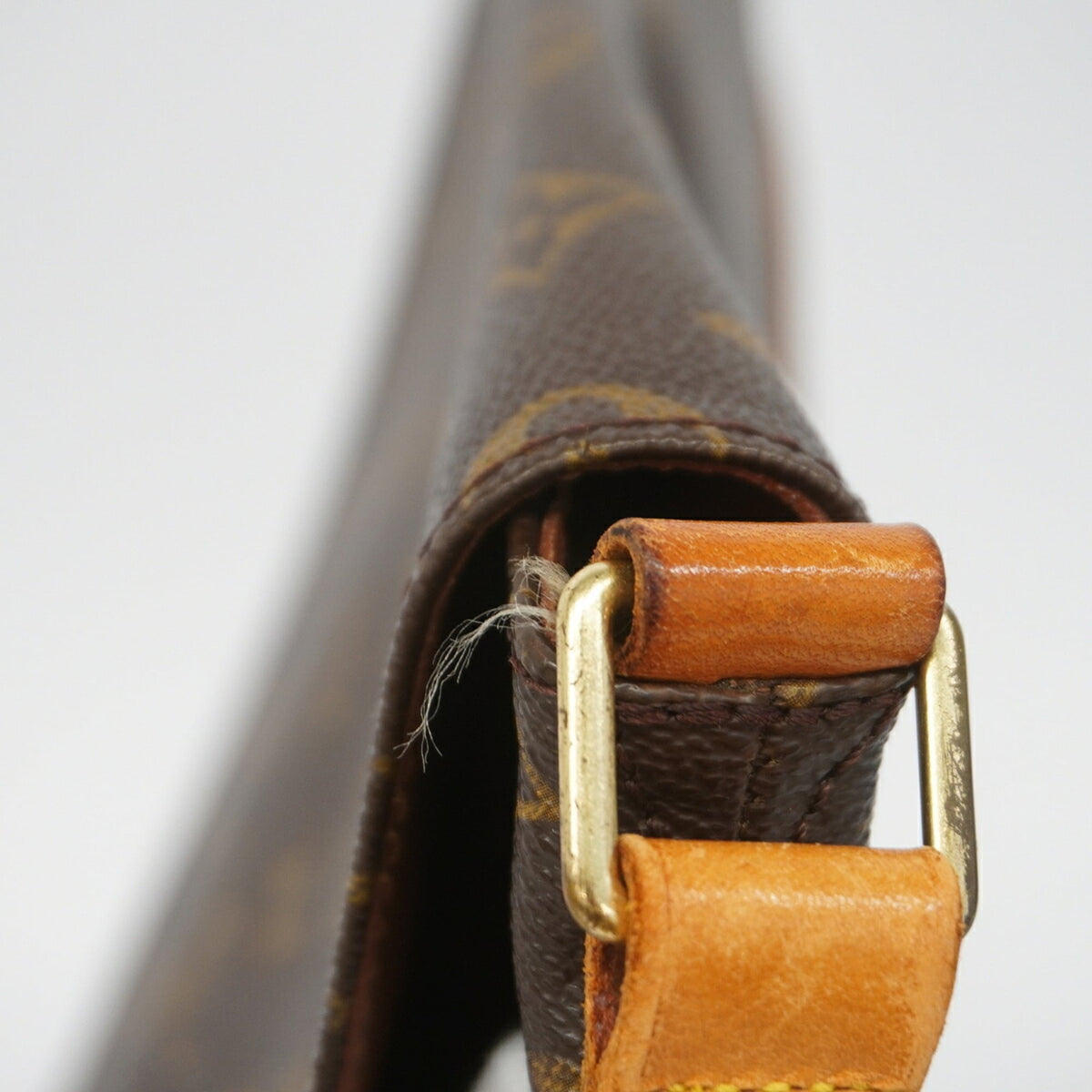 Louis Vuitton Brown Shoulder Bag (Pre-Owned)