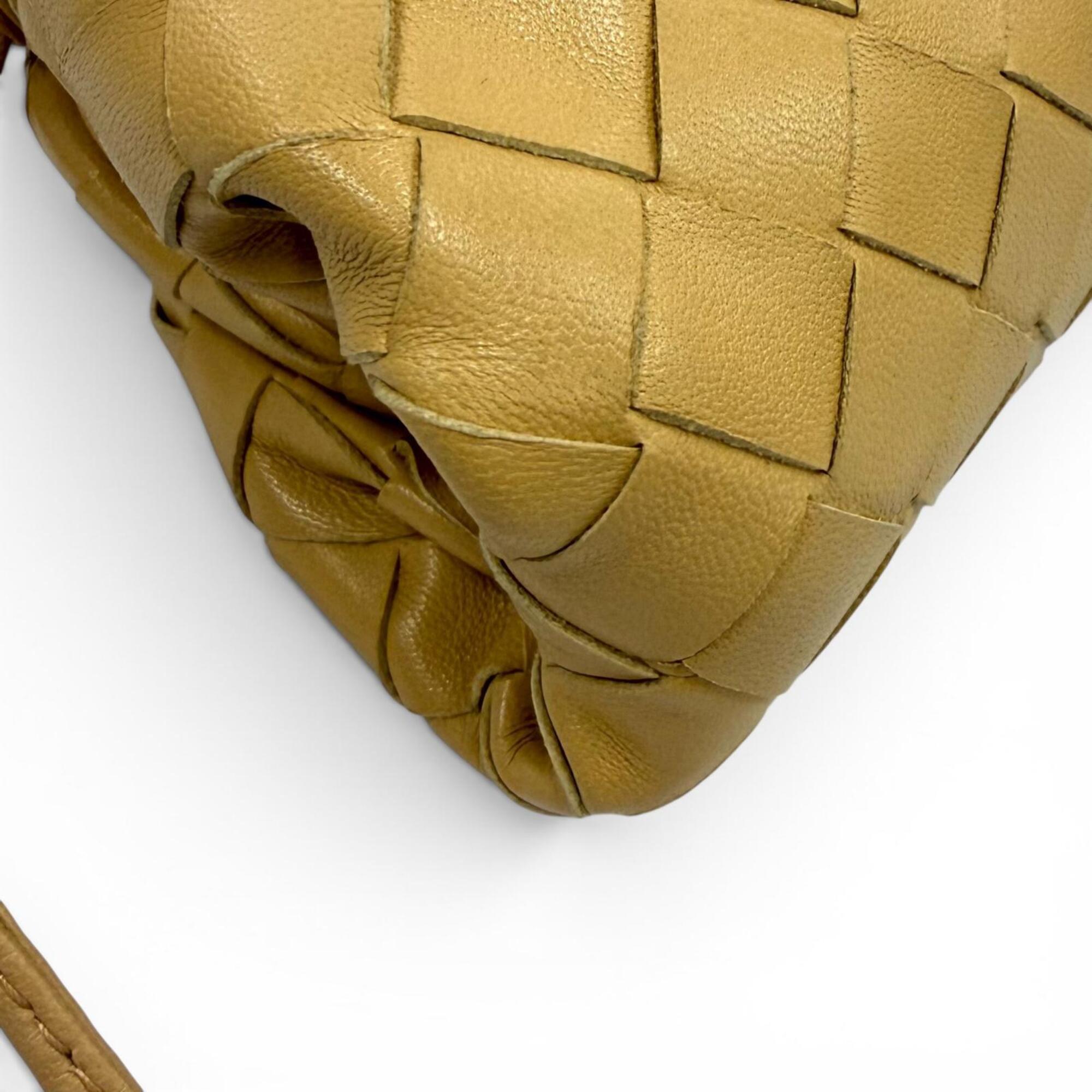 Bottega Veneta Beige Leather Pouch Shoulder Bag (Pre-Owned)