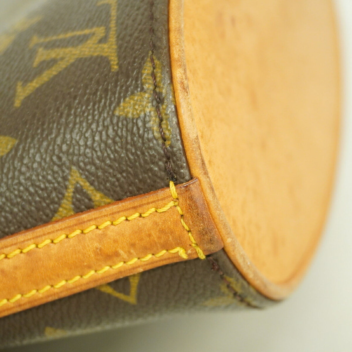 Louis Vuitton Brown Shoulder Bag (Pre-Owned)