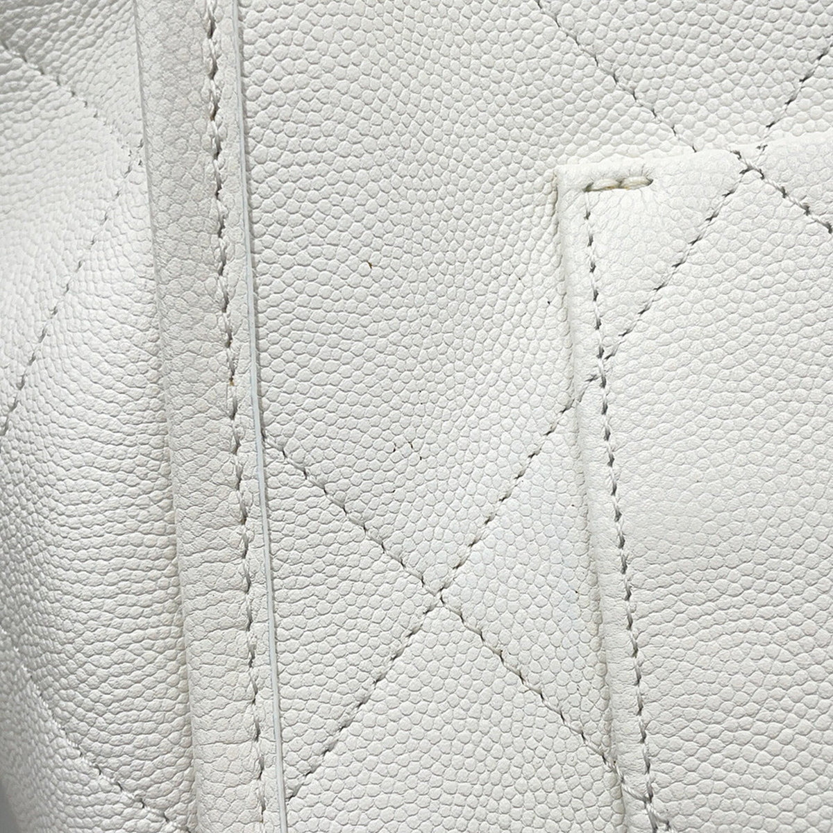 Chanel White Grained Calfskin Shoulder Bag Tote Bag (Pre-Owned)