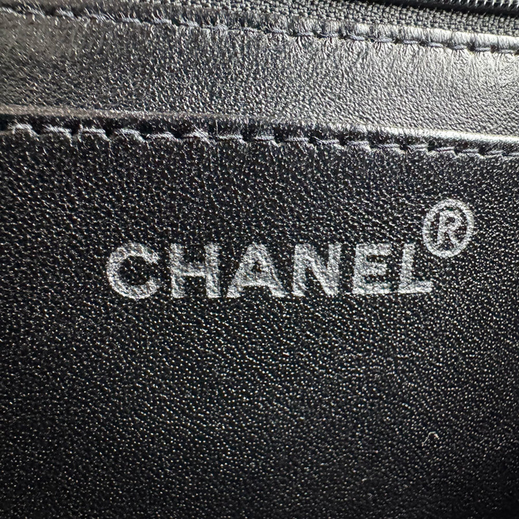 Chanel Black Patent Leather Shoulder Bag (Pre-Owned)