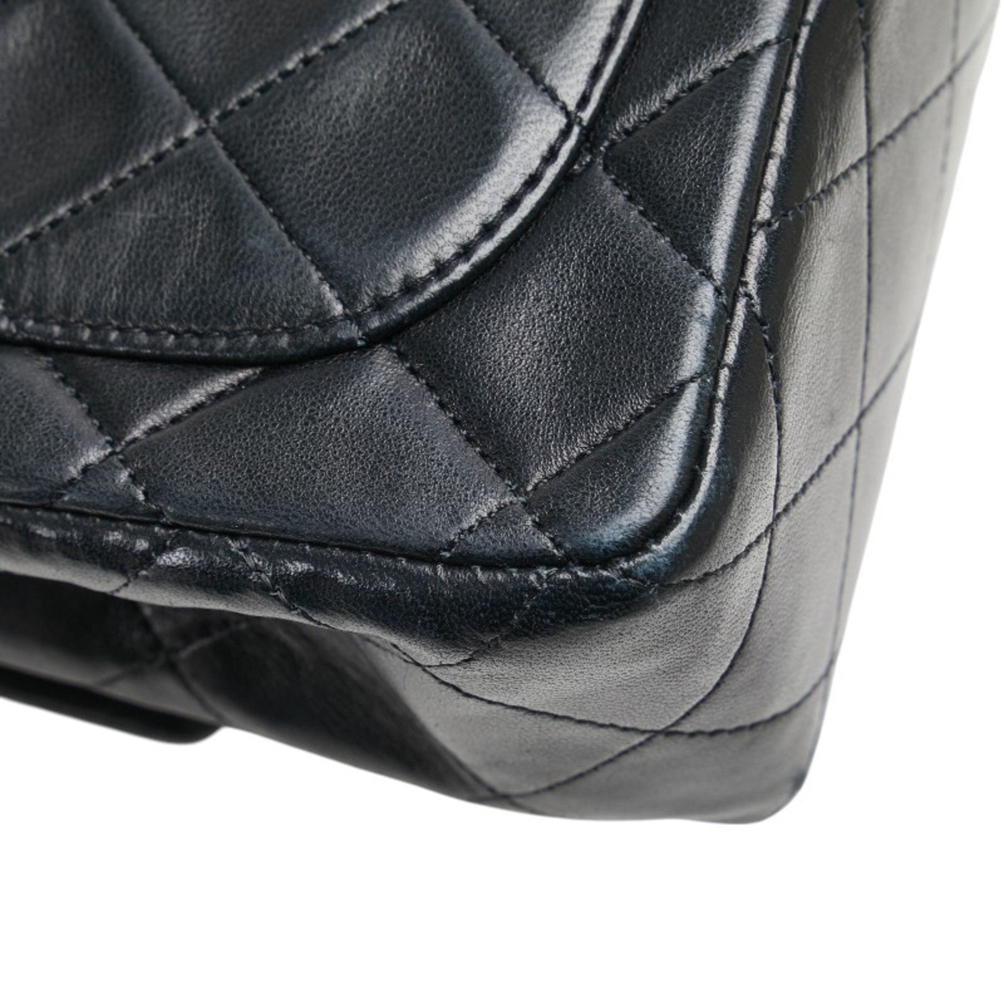 Chanel Black Leather Shoulder Bag (Pre-Owned)