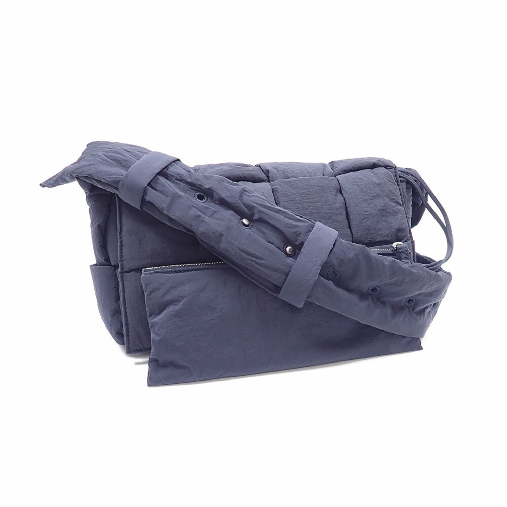 Bottega Veneta Navy Nylon Shoulder Bag (Pre-Owned)