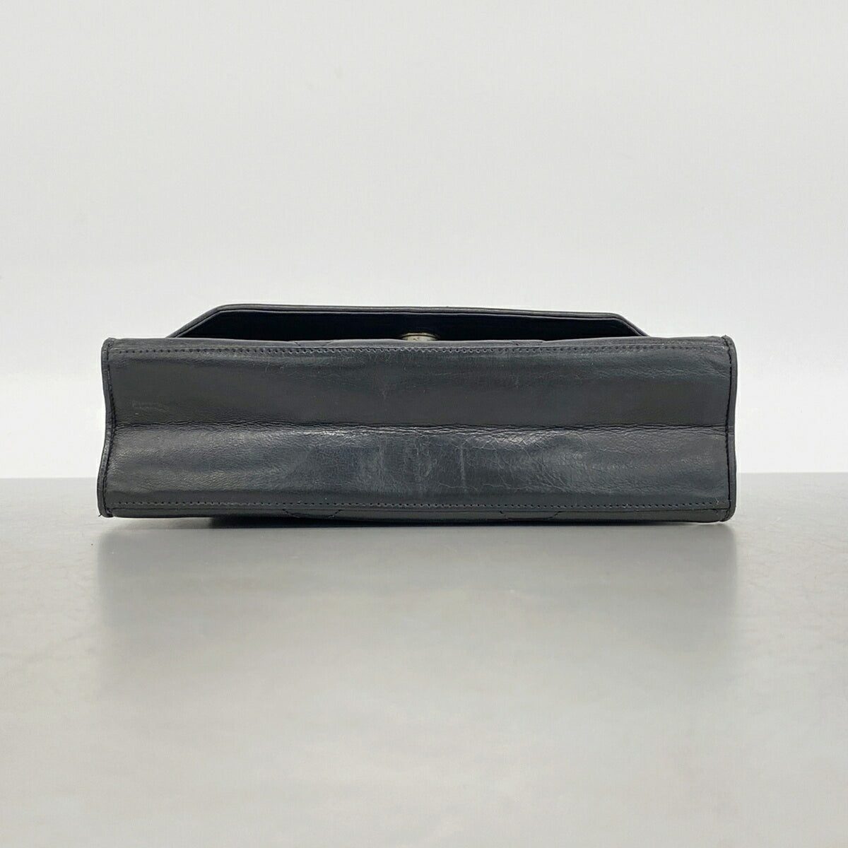 Chanel Black Leather Shoulder Bag (Pre-Owned)