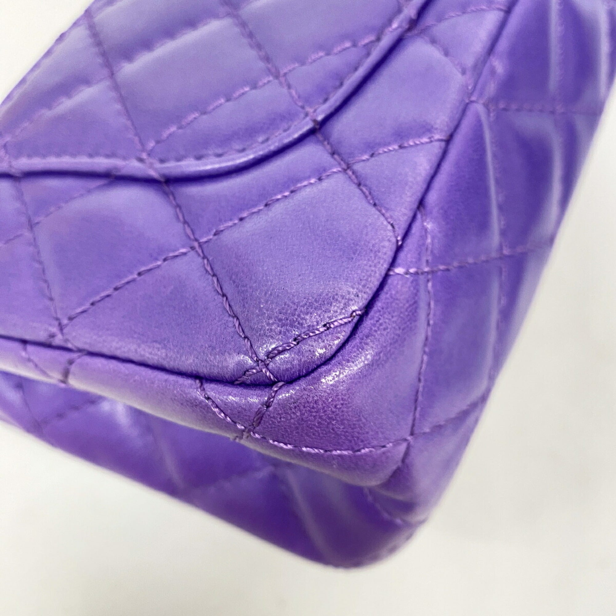 Chanel Purple Leather Shoulder Bag (Pre-Owned)
