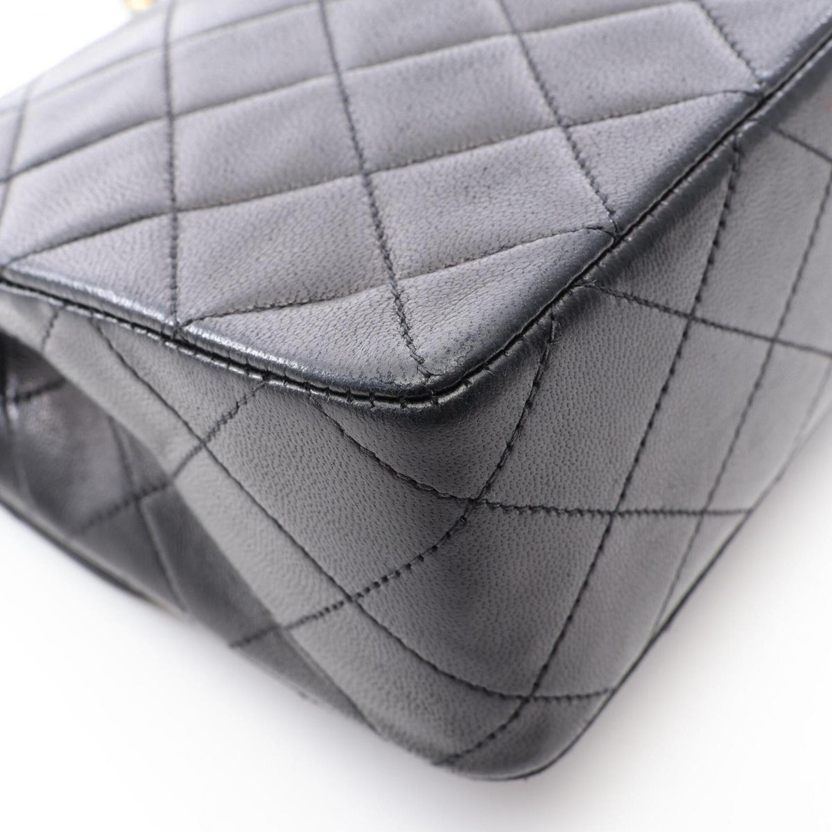 Chanel Black Leather Handbag Shoulder Bag (Pre-Owned)
