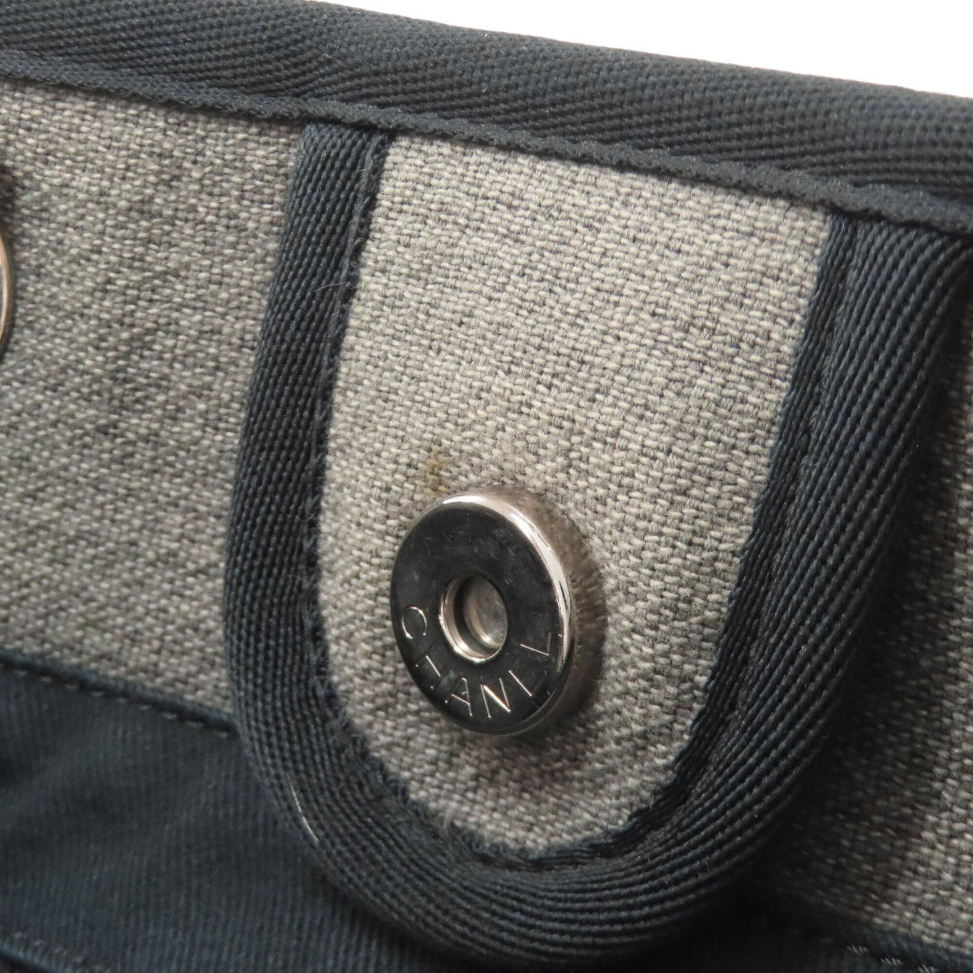 Chanel Gray Leather Tote Bag (Pre-Owned)