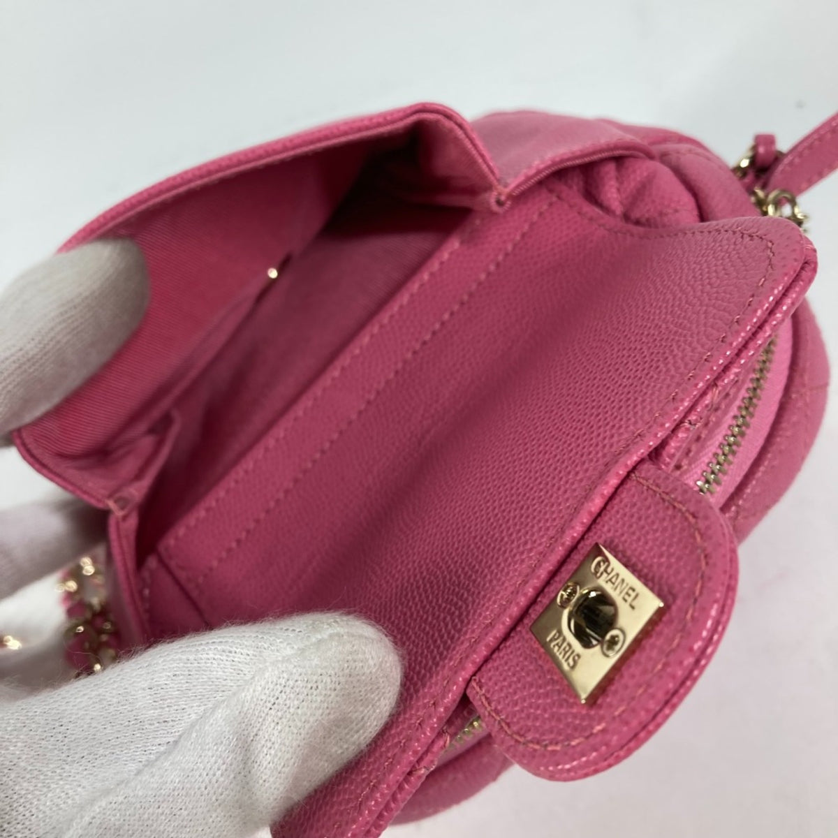 Chanel Pink Leather Shoulder Bag (Pre-Owned)