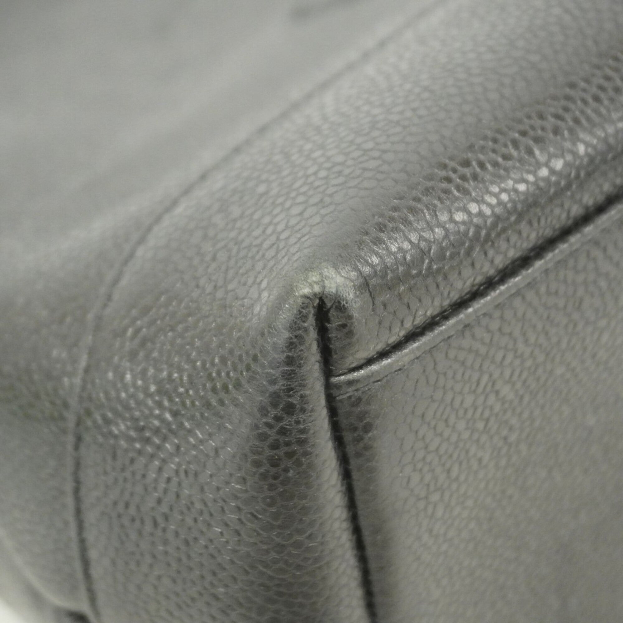 Chanel Black Grained Calfskin Shoulder Bag (Pre-Owned)