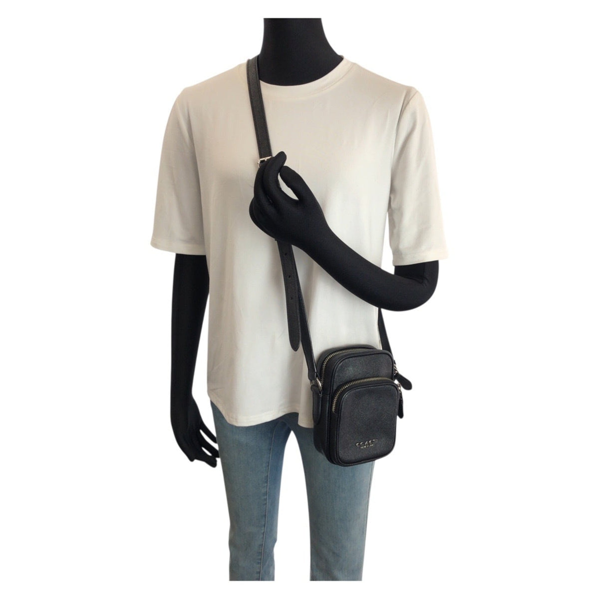 Coach Black Leather Pochette Shoulder Bag (Pre-Owned)