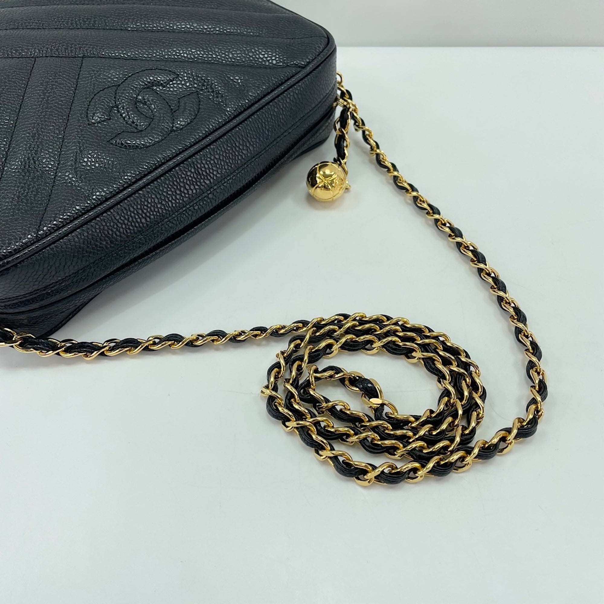 Chanel Black Shoulder Bag (Pre-Owned)