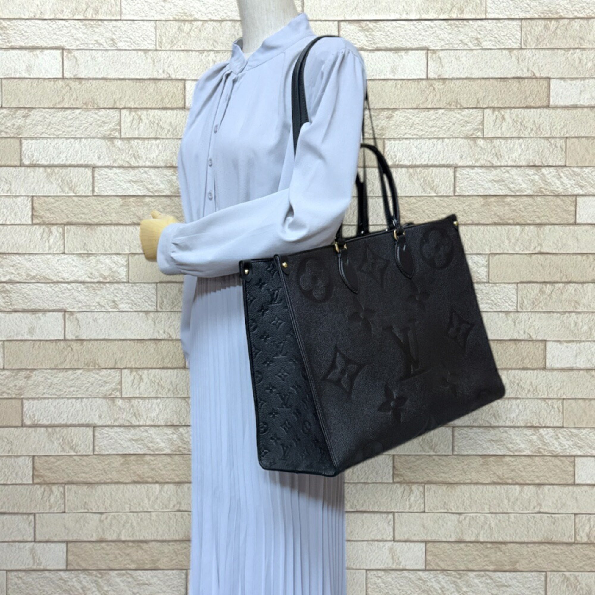 Louis Vuitton Black Monogram Empreinte Shoulder Bag (Pre-Owned)