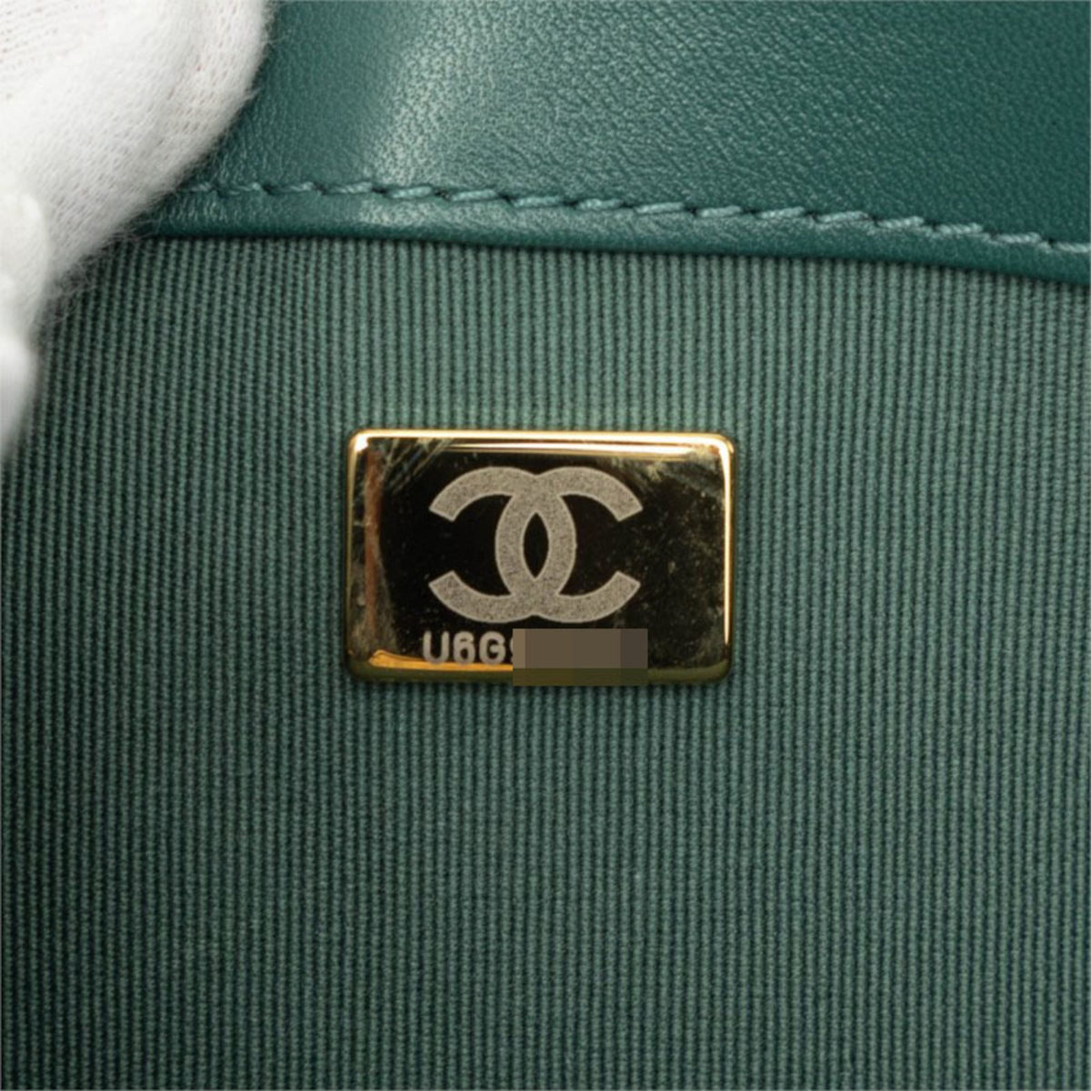 Chanel Matelasse Green Leather Shoulder Bag (Pre-Owned)