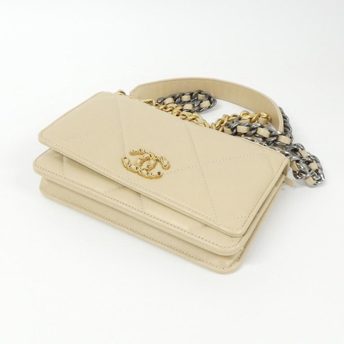 Chanel Beige Leather Chain/Shoulder Wallet (Pre-Owned)