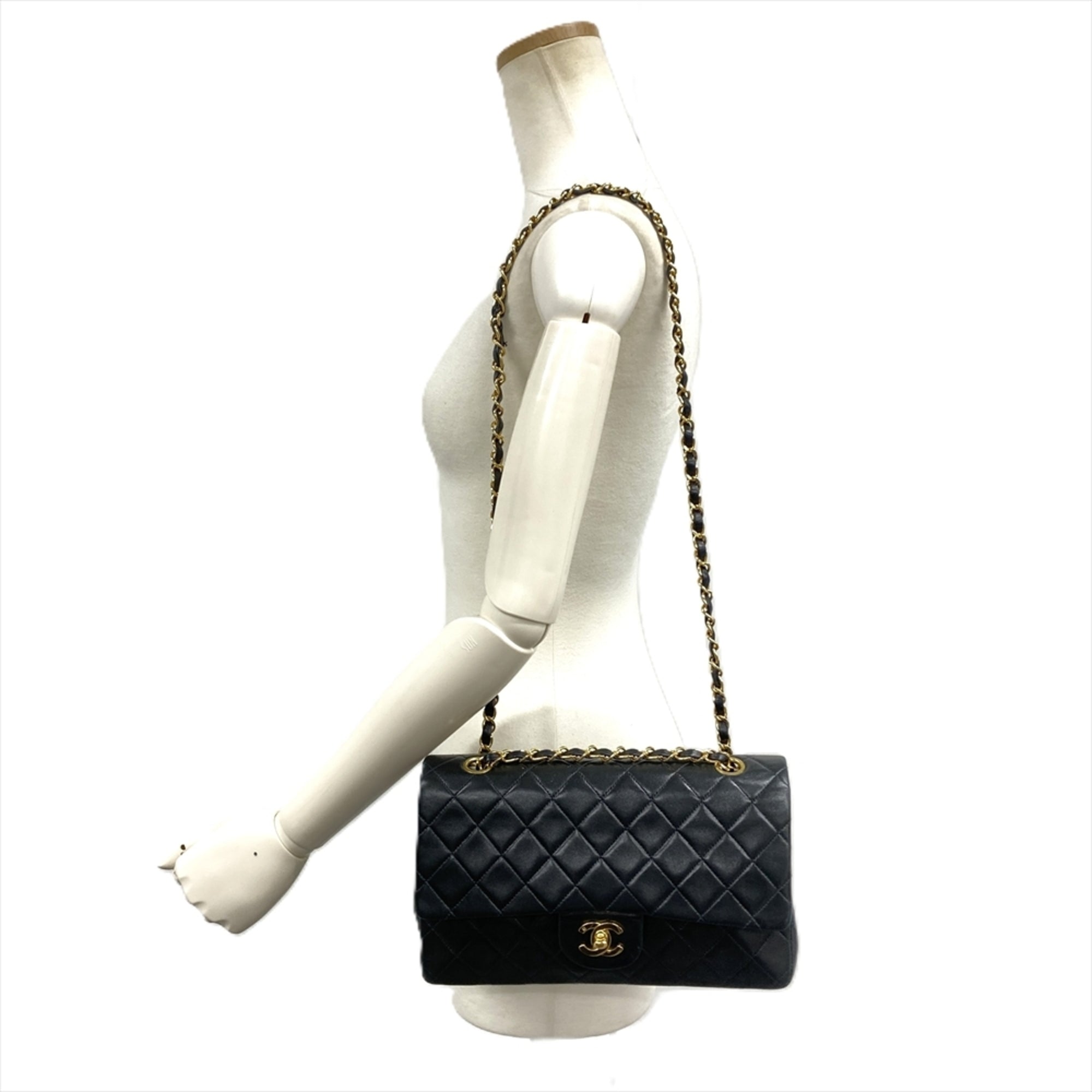 Chanel Black Handbag (Pre-Owned)