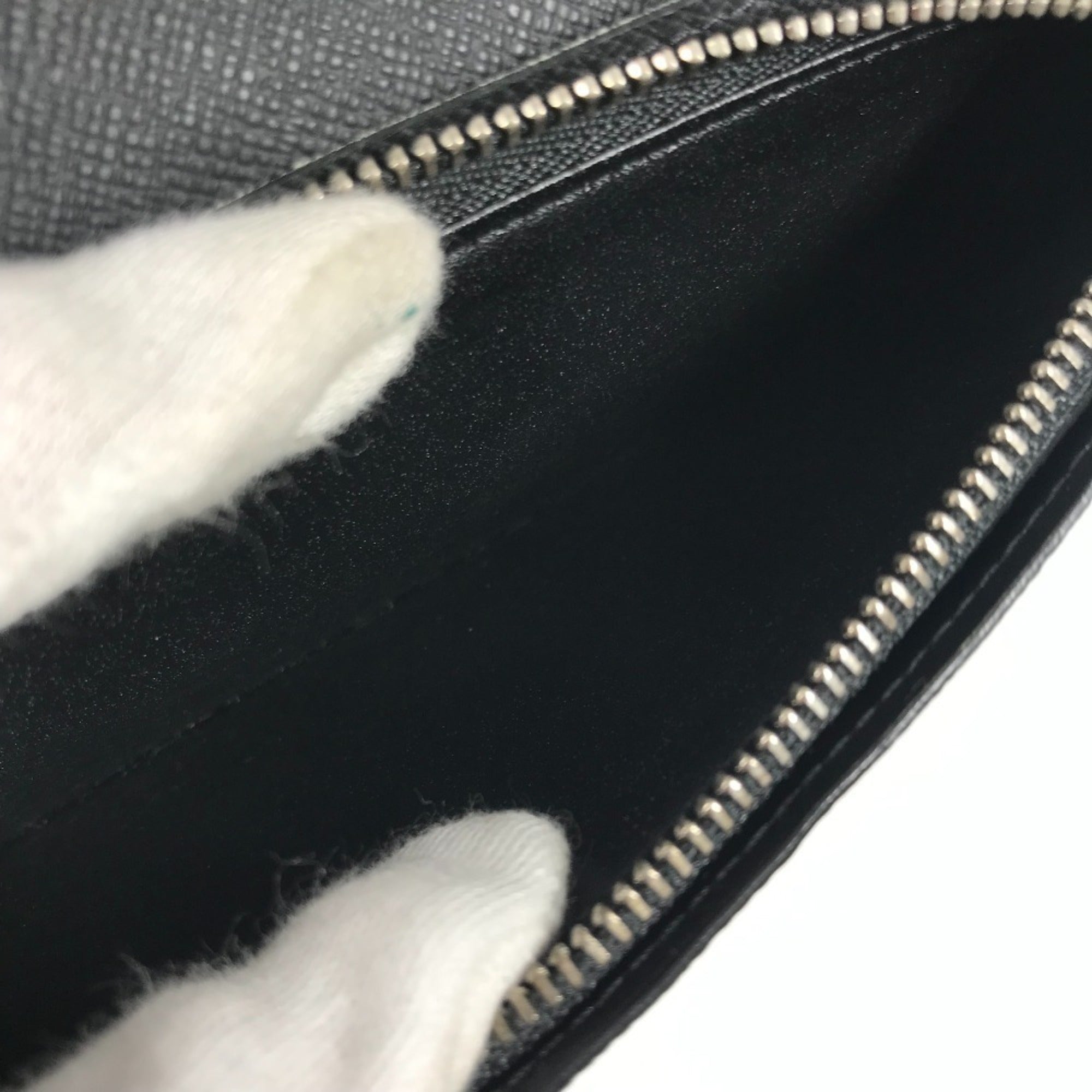 Louis Vuitton Black Noir Epi Leather Long Wallet (Bi-Fold) (Pre-Owned)
