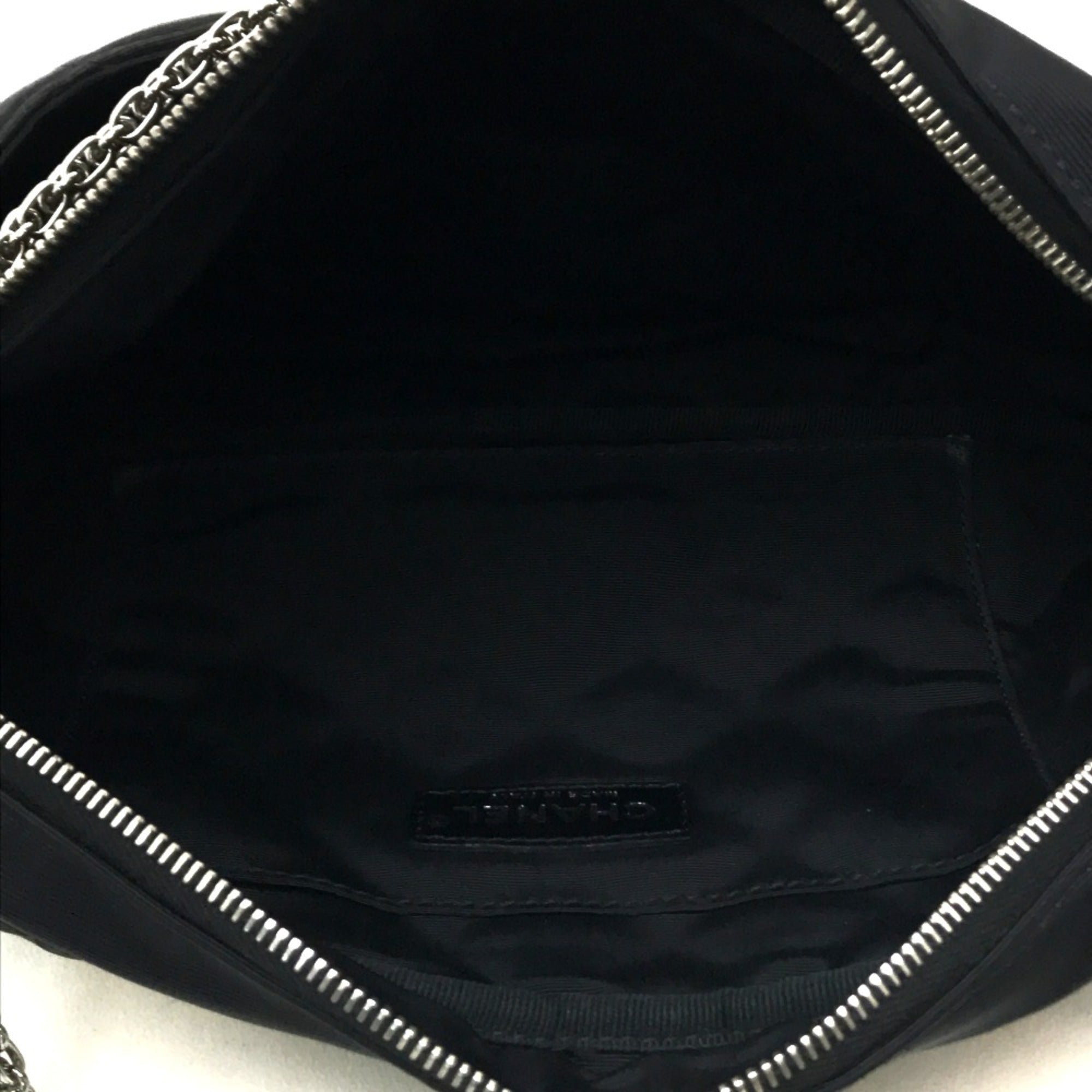 Chanel Black Cloth Shoulder Bag (Pre-Owned)