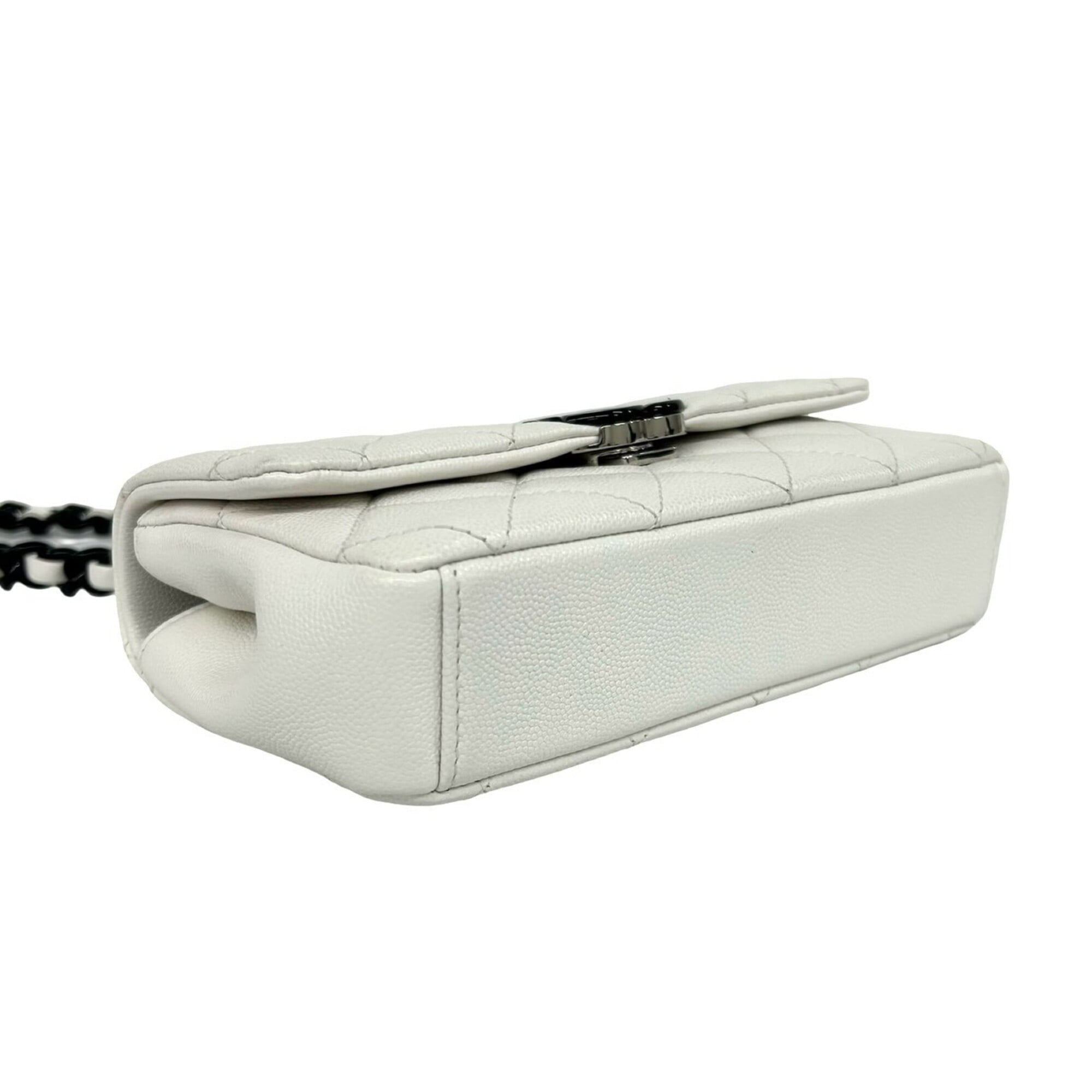 Chanel Black White Grained Calfskin Shoulder Bag (Pre-Owned)