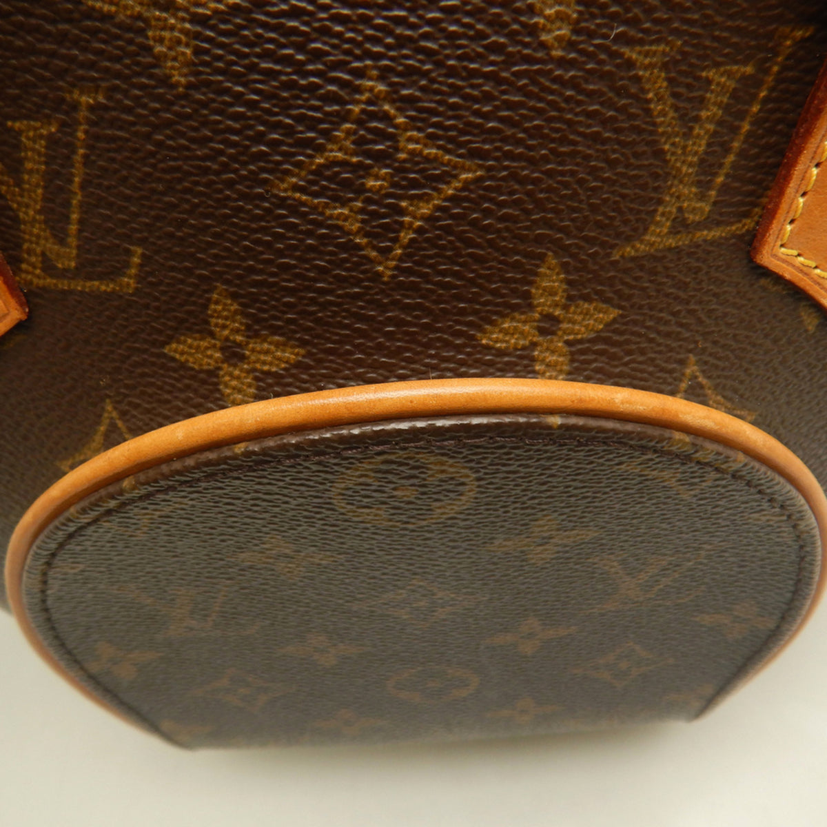 Louis Vuitton Brown Monogram Monogram Canvas Handbag (Pre-Owned)