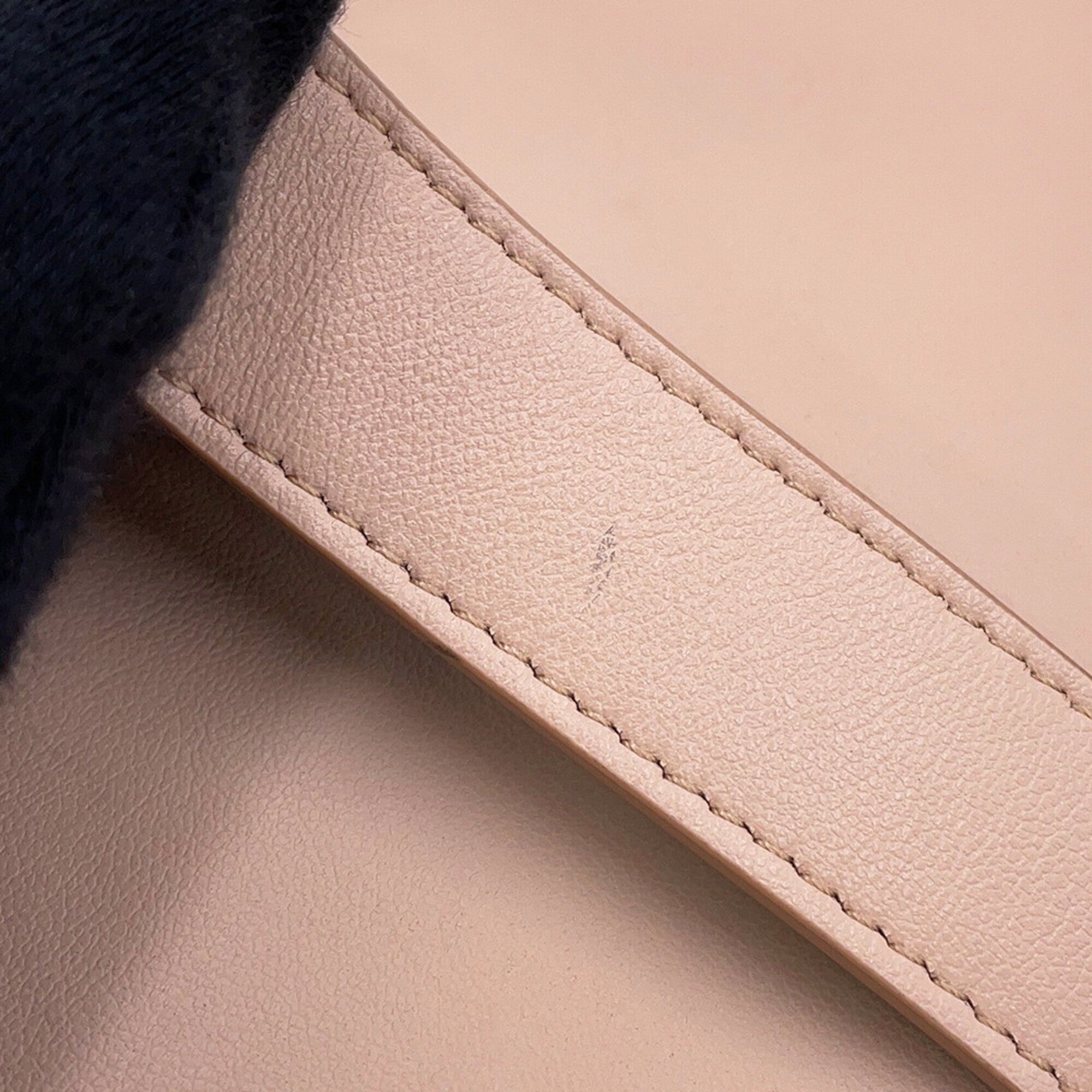 Fendi Pink Leather Shoulder Bag (Pre-Owned)