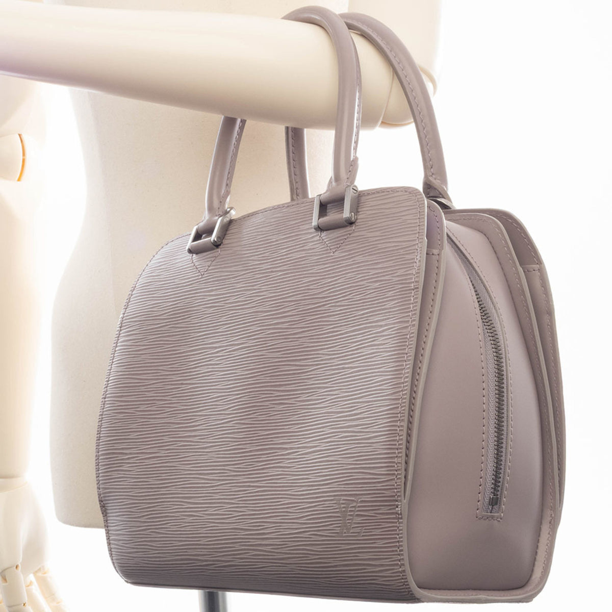 Louis Vuitton Lilac Epi Leather Handbag (Pre-Owned)