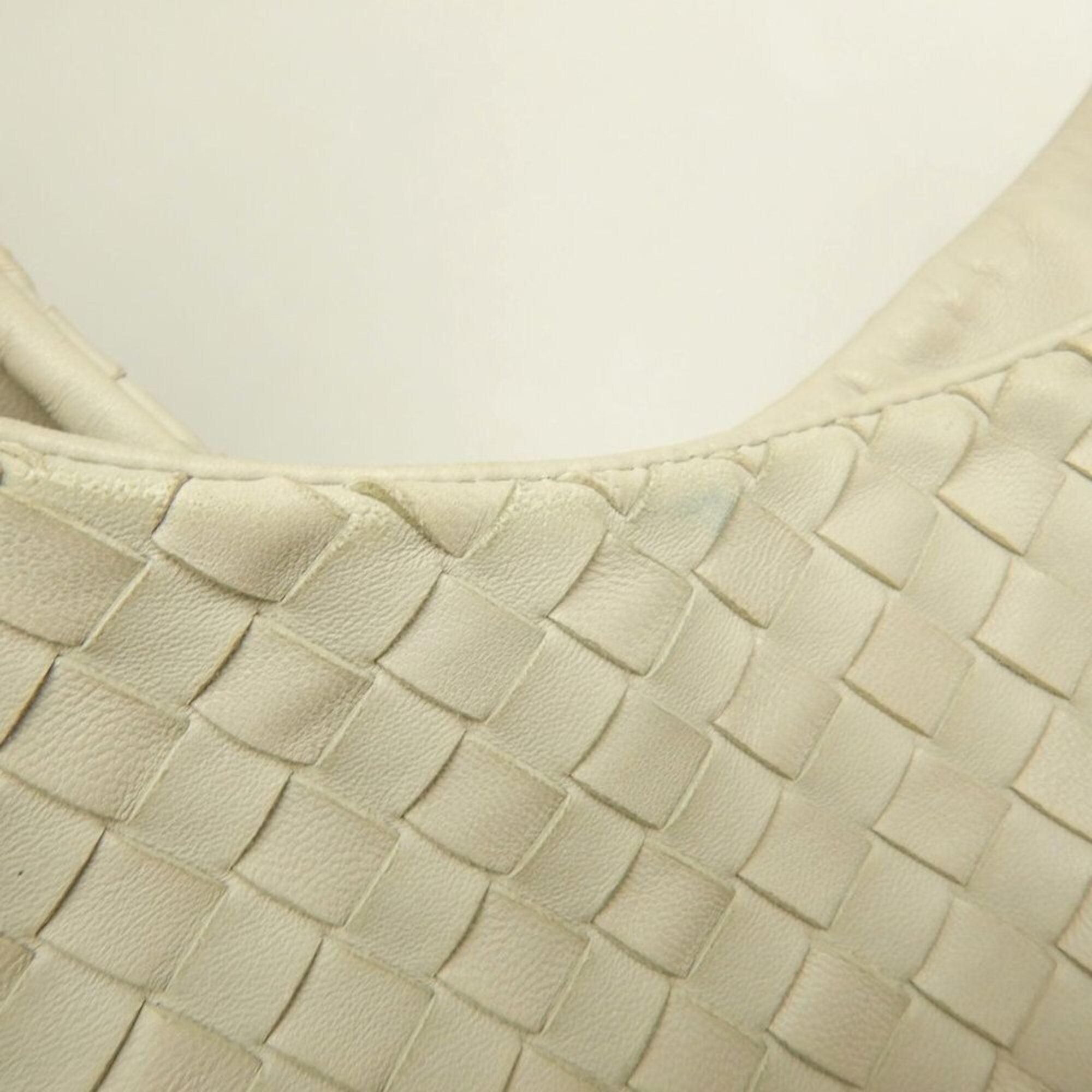 Bottega Veneta Intrecciato Ivory Leather Shoulder Bag (Pre-Owned)