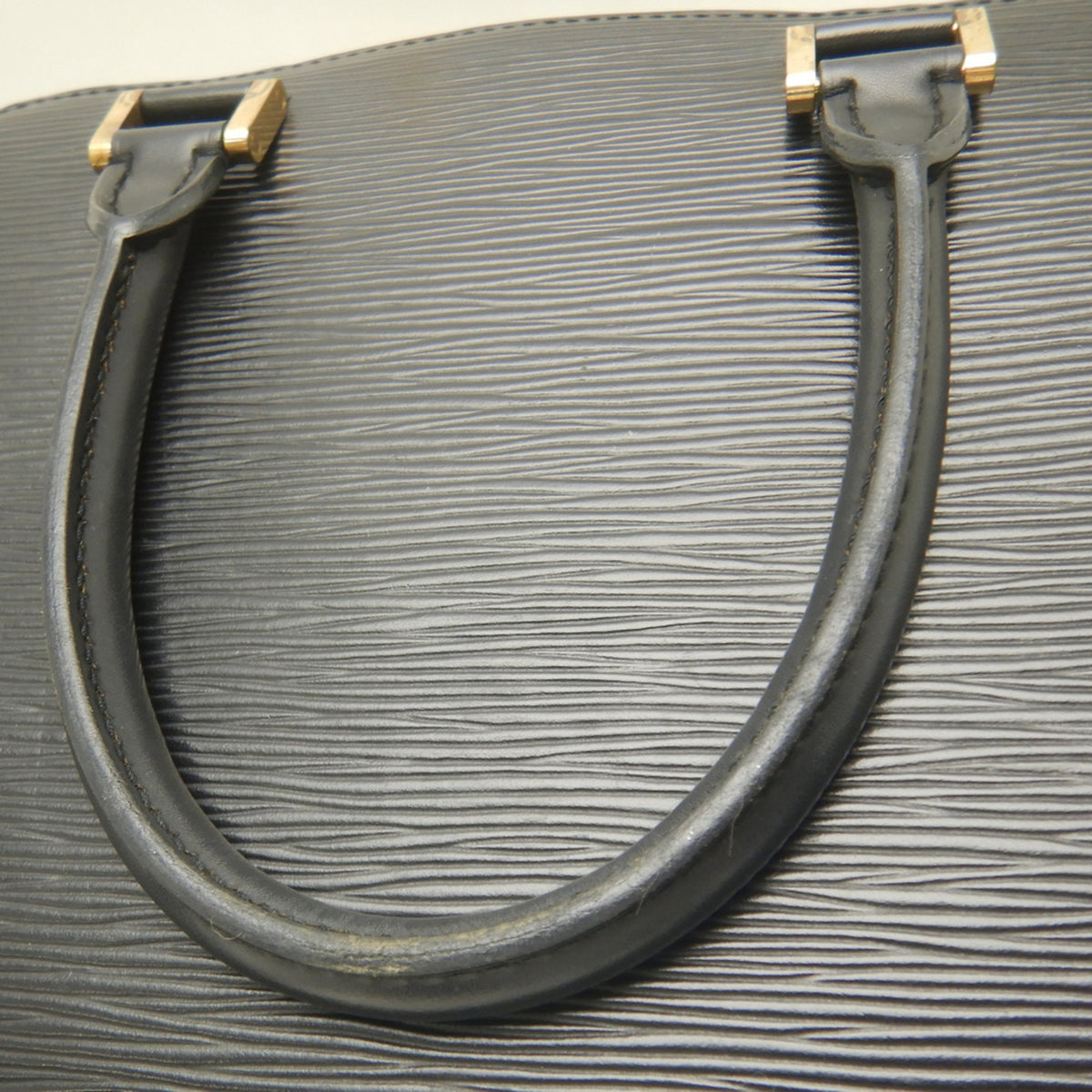 Louis Vuitton Noir Epi Leather Handbag (Pre-Owned)