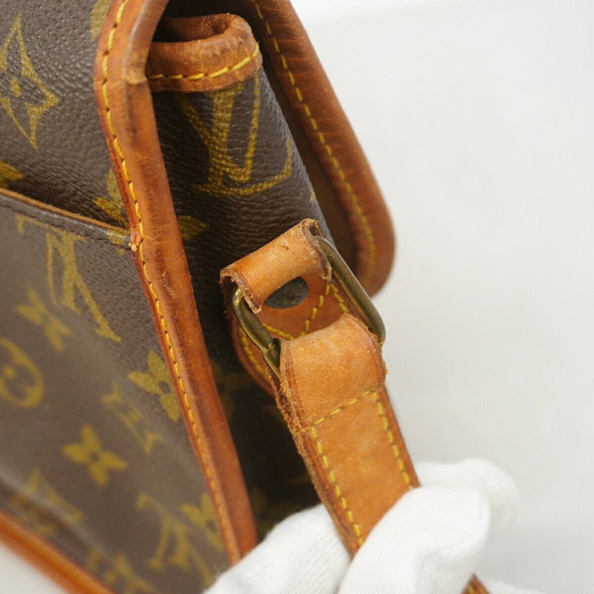 Louis Vuitton Brown Shoulder Bag (Pre-Owned)