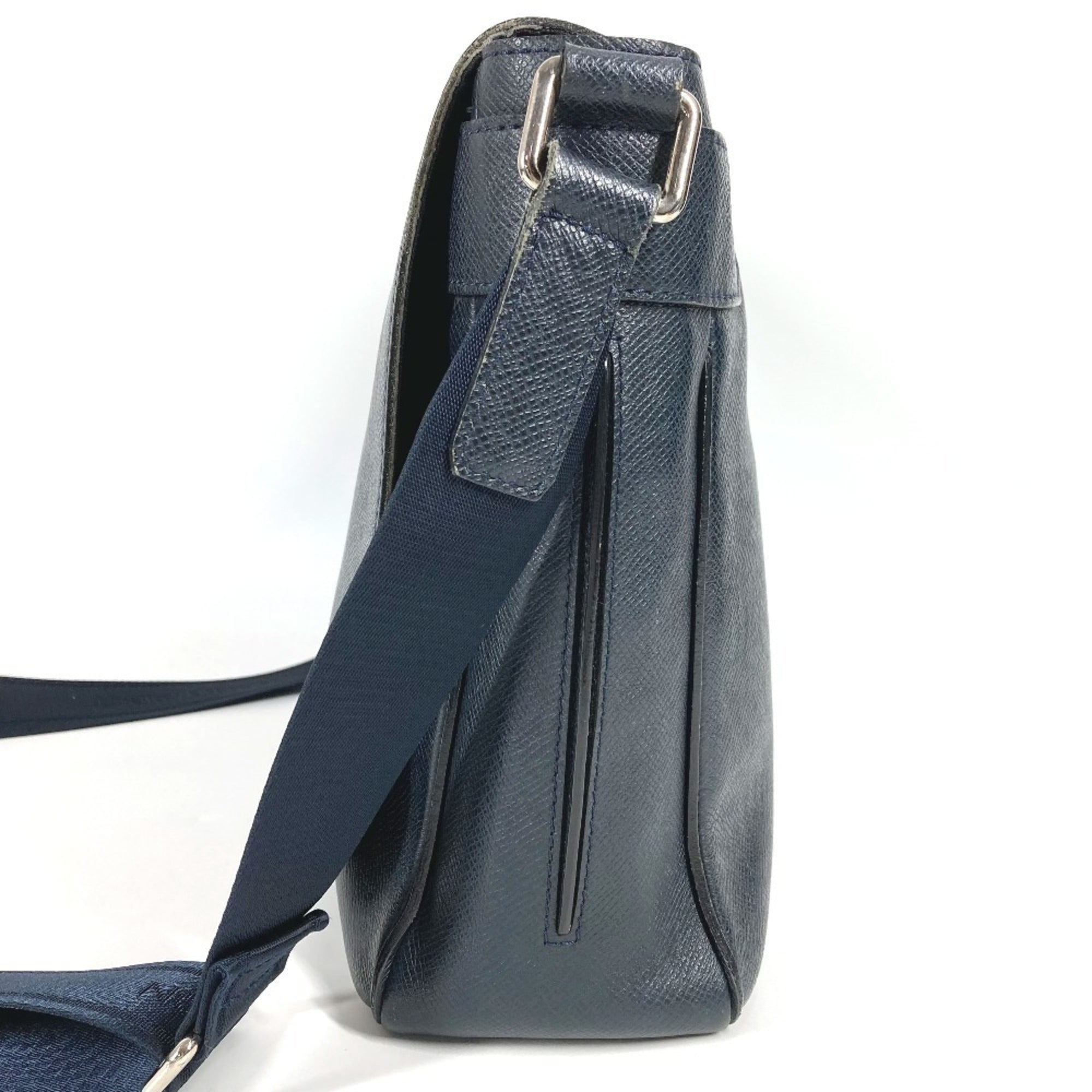 Louis Vuitton Boreal Galle Navy Taiga Leather Messenger Bag Shoulder Bag (Pre-Owned)