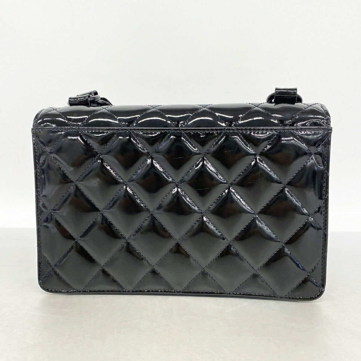 Chanel Black Patent Leather Shoulder Bag (Pre-Owned)