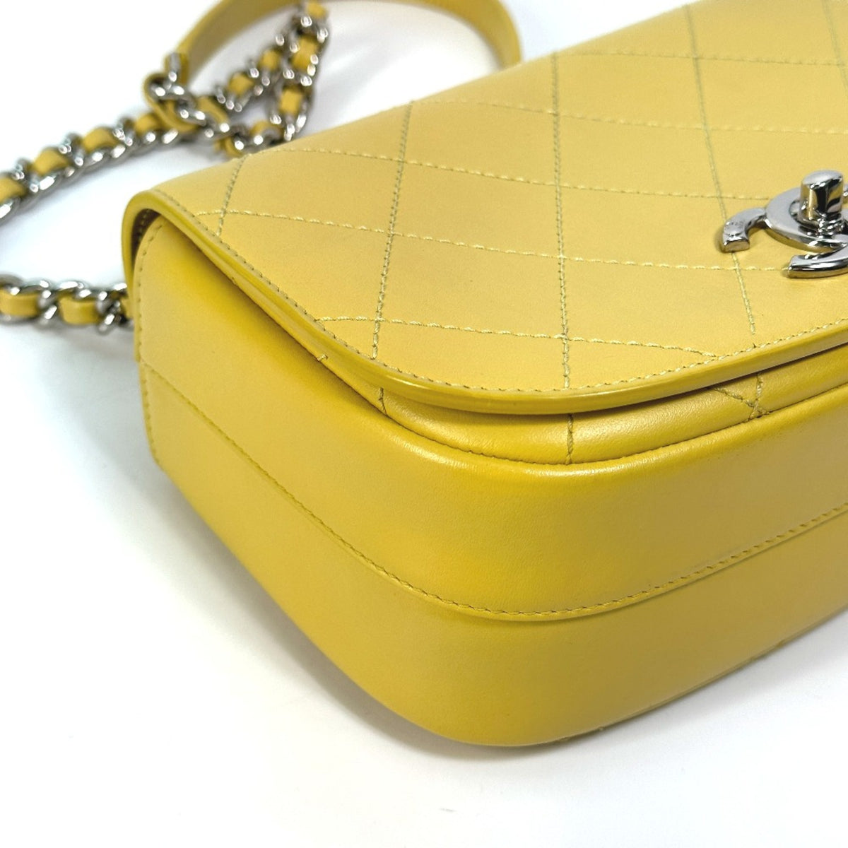 Chanel Yellow Leather Shoulder Bag (Pre-Owned)