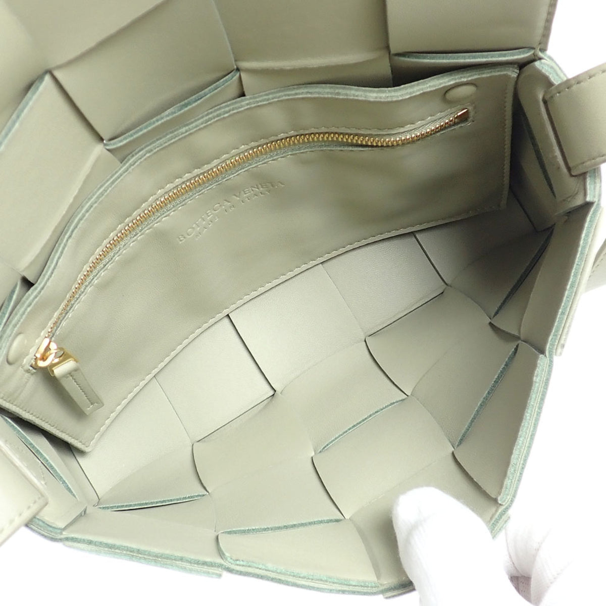 Bottega Veneta Gray Leather Shoulder Bag (Pre-Owned)