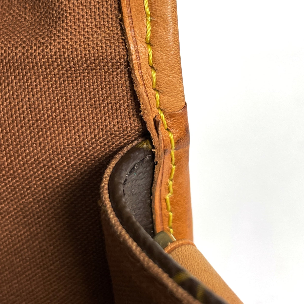 Louis Vuitton Brown Monogram Monogram Shoulder Bag (Pre-Owned)