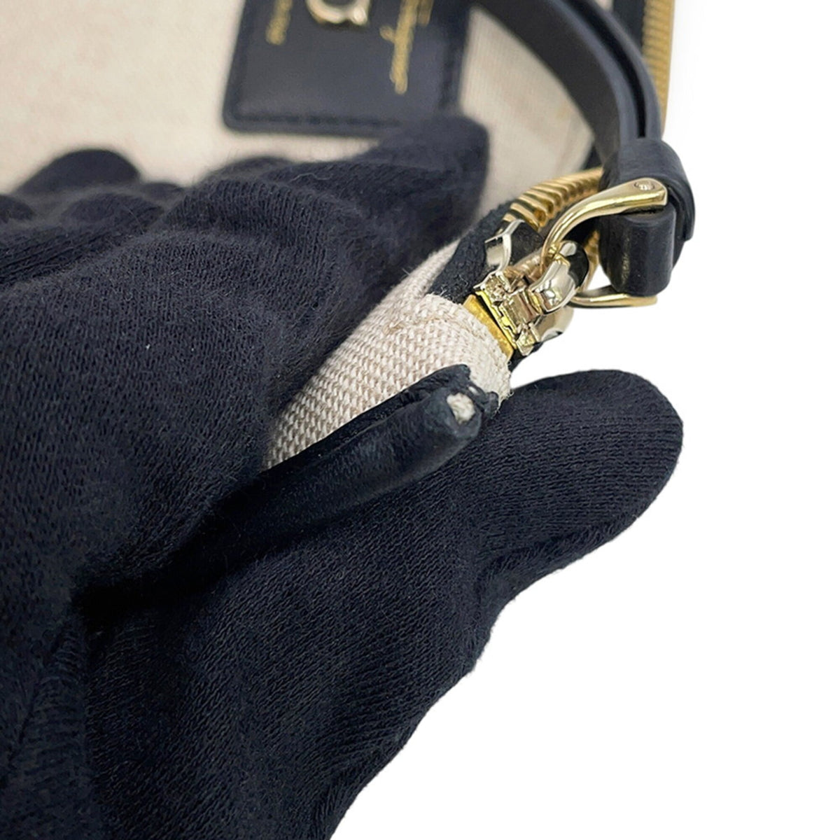 Salvatore Ferragamo Black Raffia Handbag (Pre-Owned)