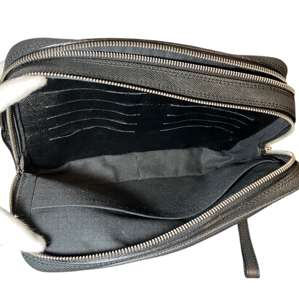Louis Vuitton Taiga Ardoise Black Leather Clutch Bag (Pre-Owned)