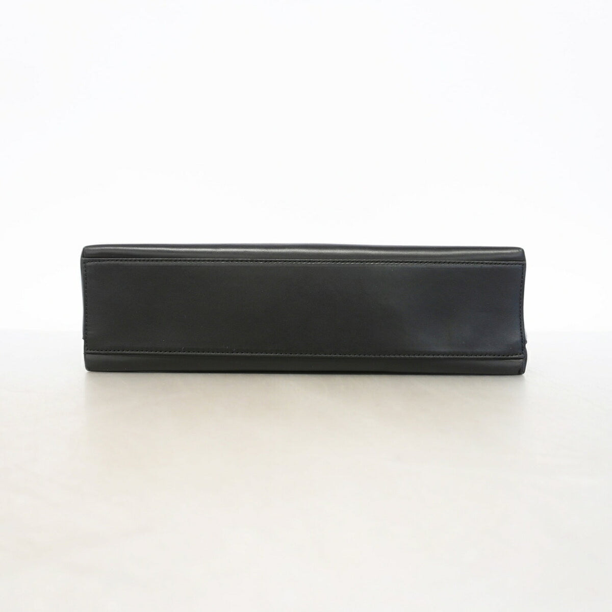 Salvatore Ferragamo Black Leather Shoulder Bag (Pre-Owned)