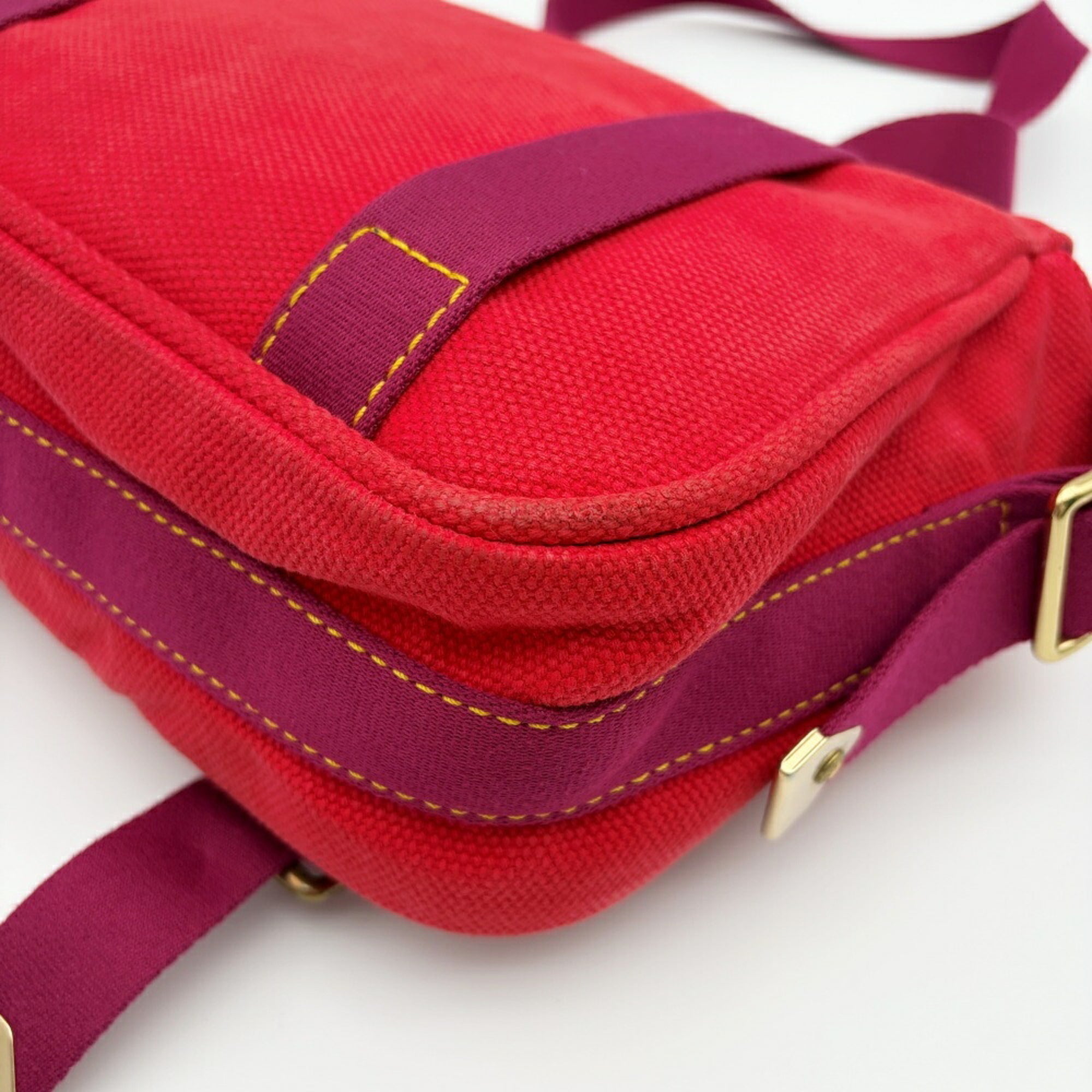 Louis Vuitton Rouge Canvas Shoulder Bag (Pre-Owned)