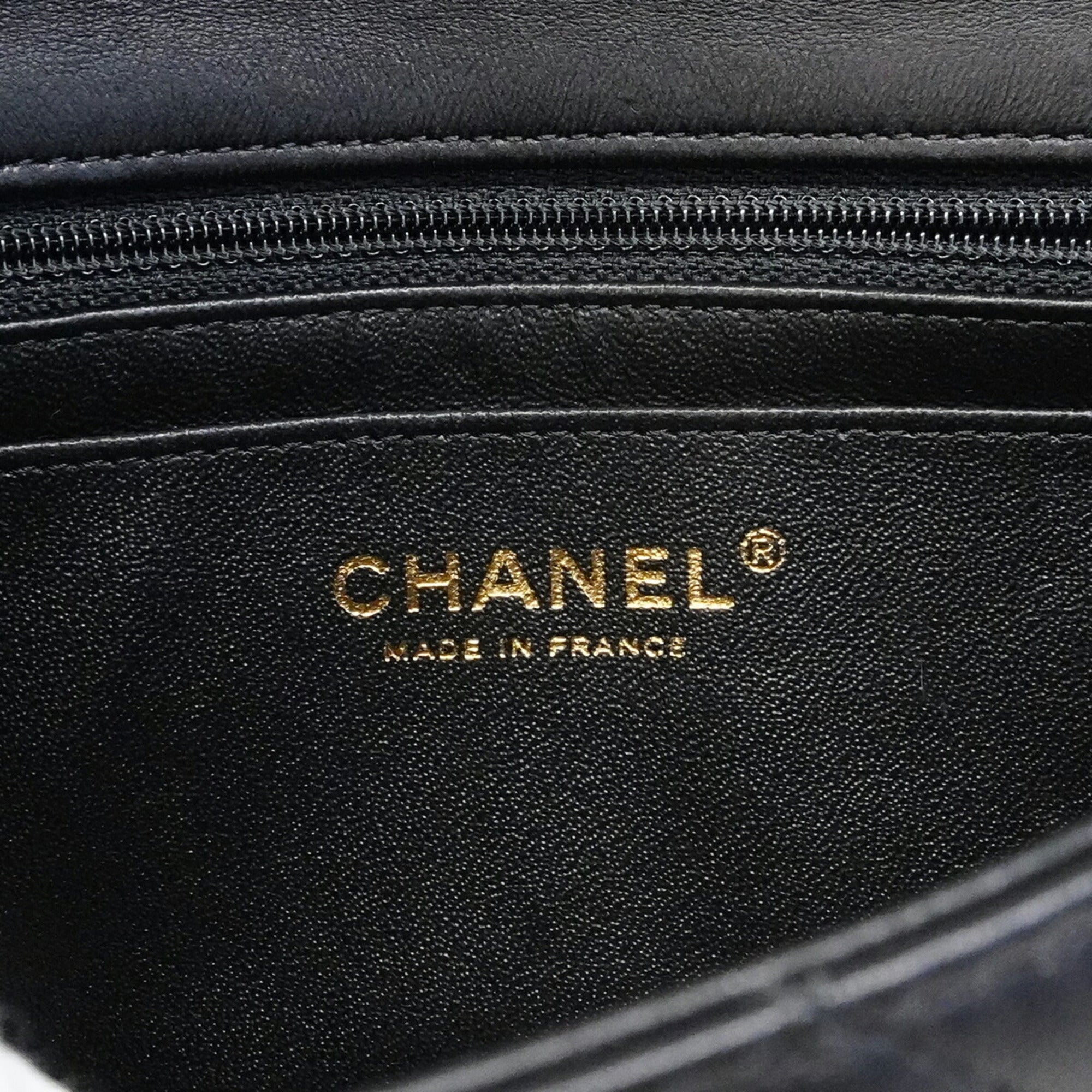 Chanel Black Leather Shoulder Bag (Pre-Owned)