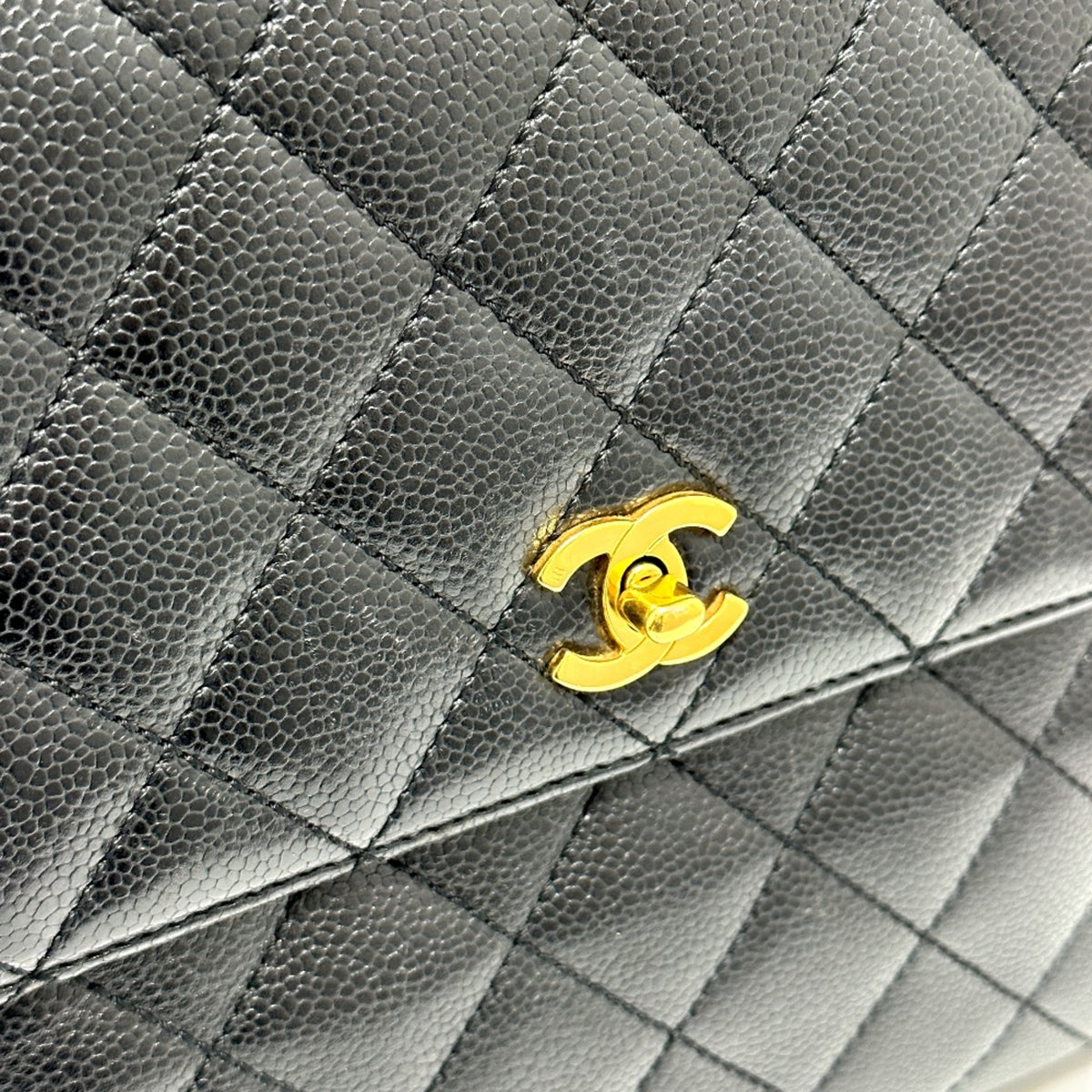 Chanel Black Leather Handbag (Pre-Owned)